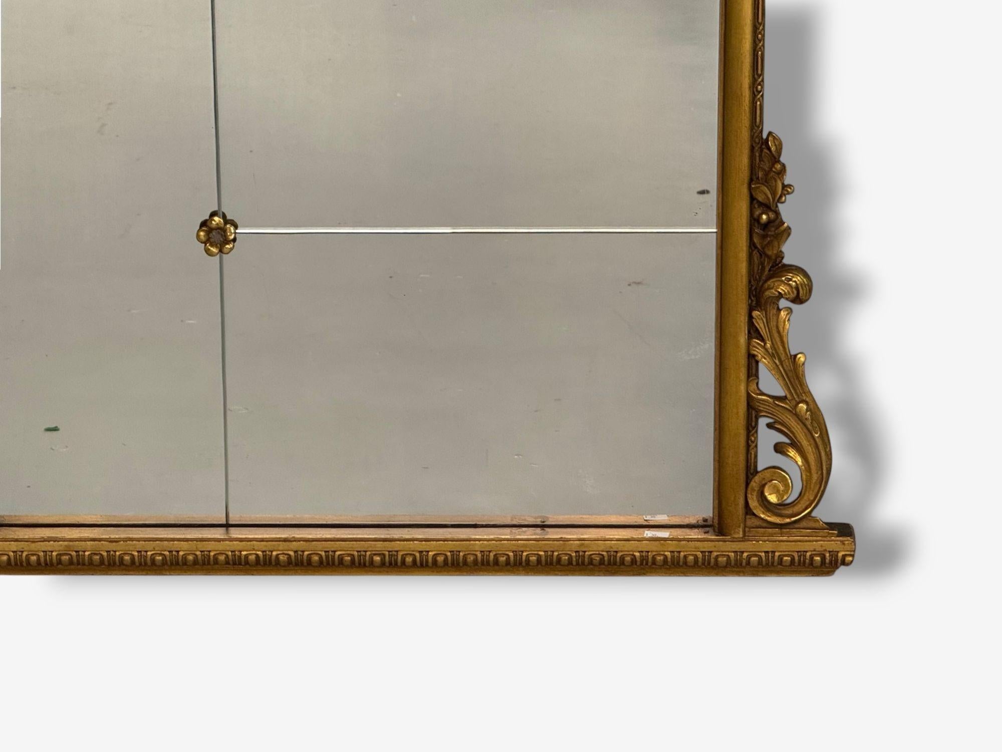 Stile Adams, legno dorato, motivo a drappeggio, specchio da parete sopra la mensola, Italia, anni '20 in vendita 3