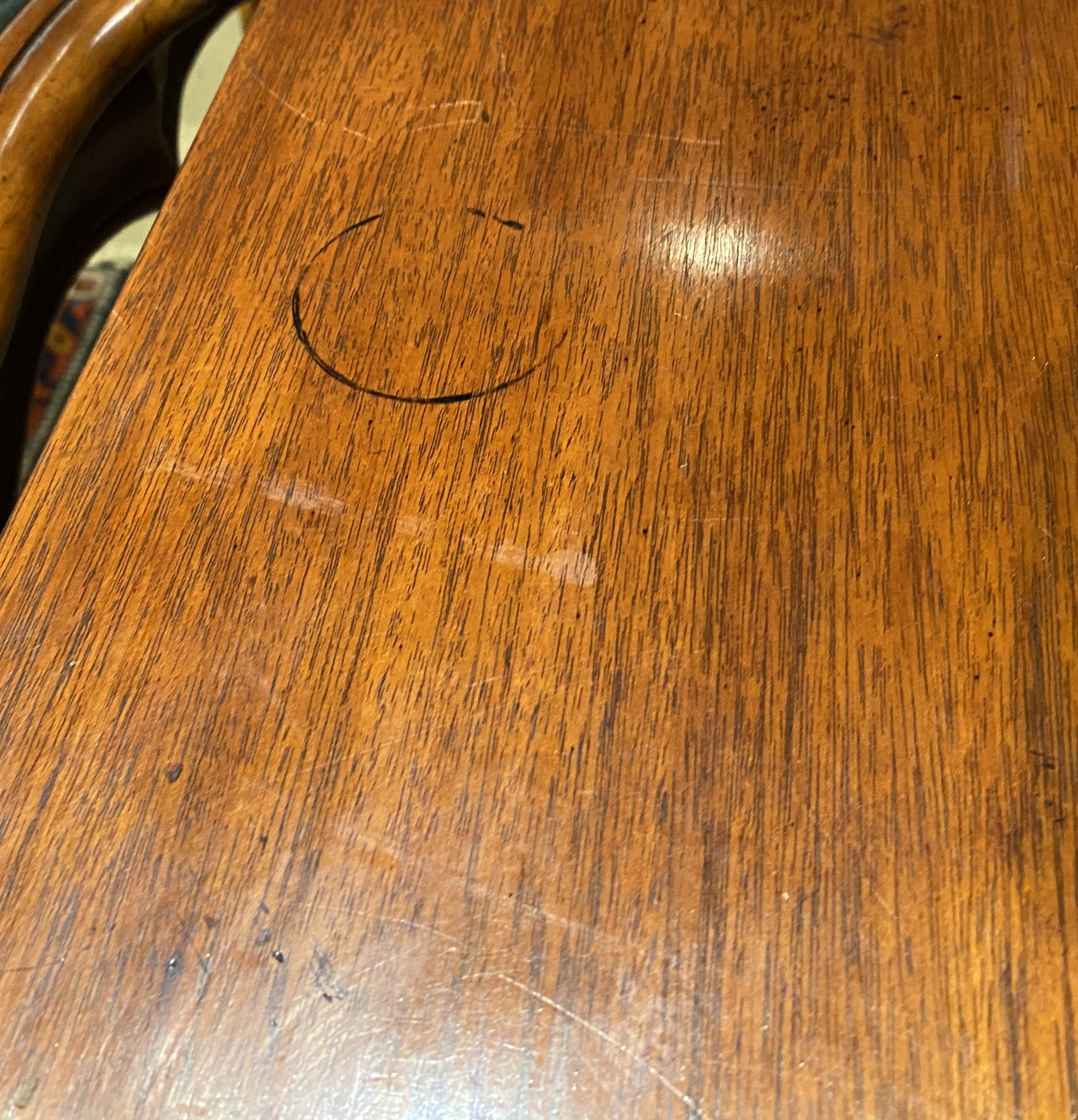 Server o credenza a serpentina in stile Adams in mogano con cassettiera attrezzata in vendita 4