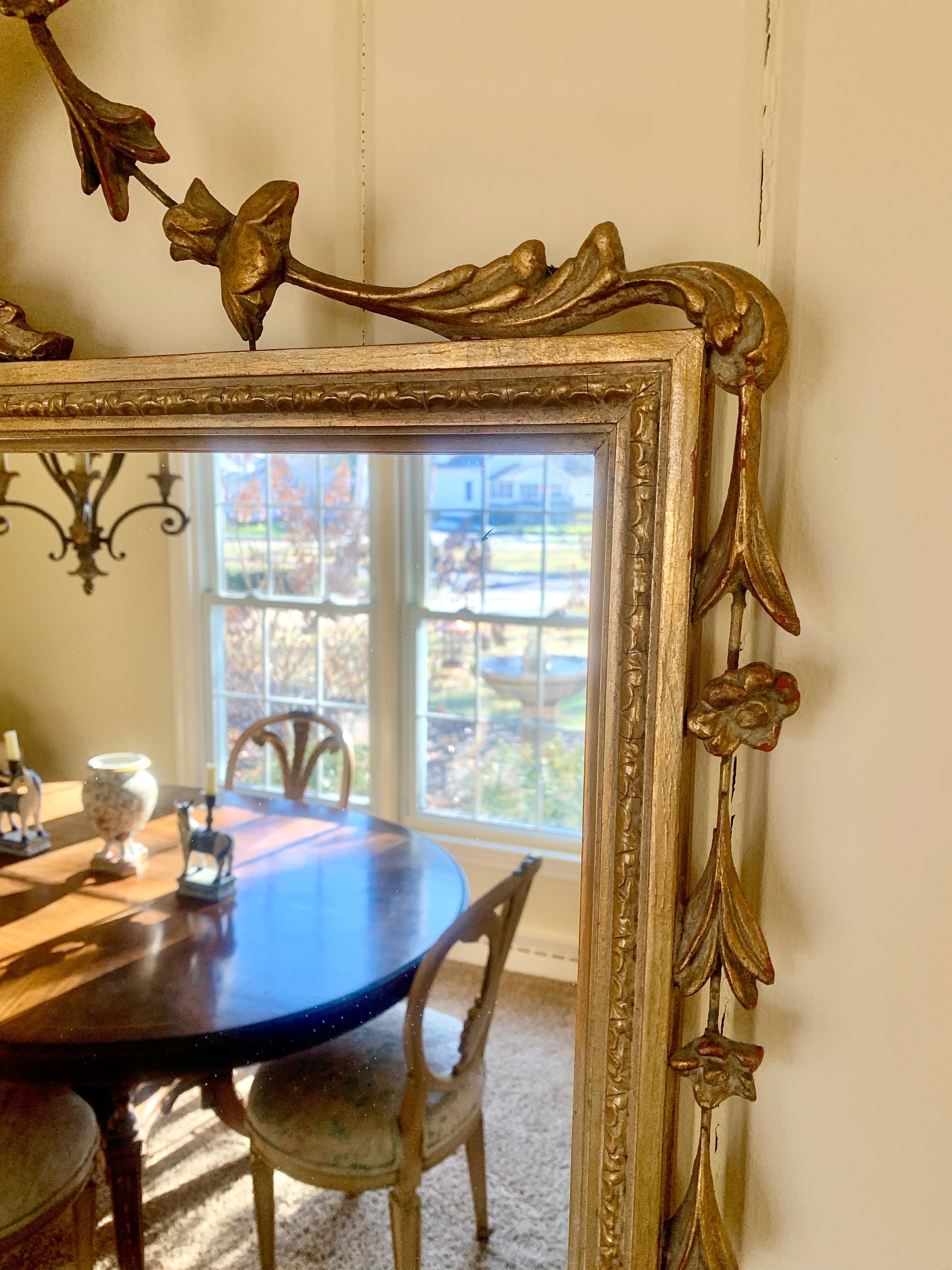 Néoclassique Miroir mural néoclassique Prince of Wales en bois doré de style Adam en vente