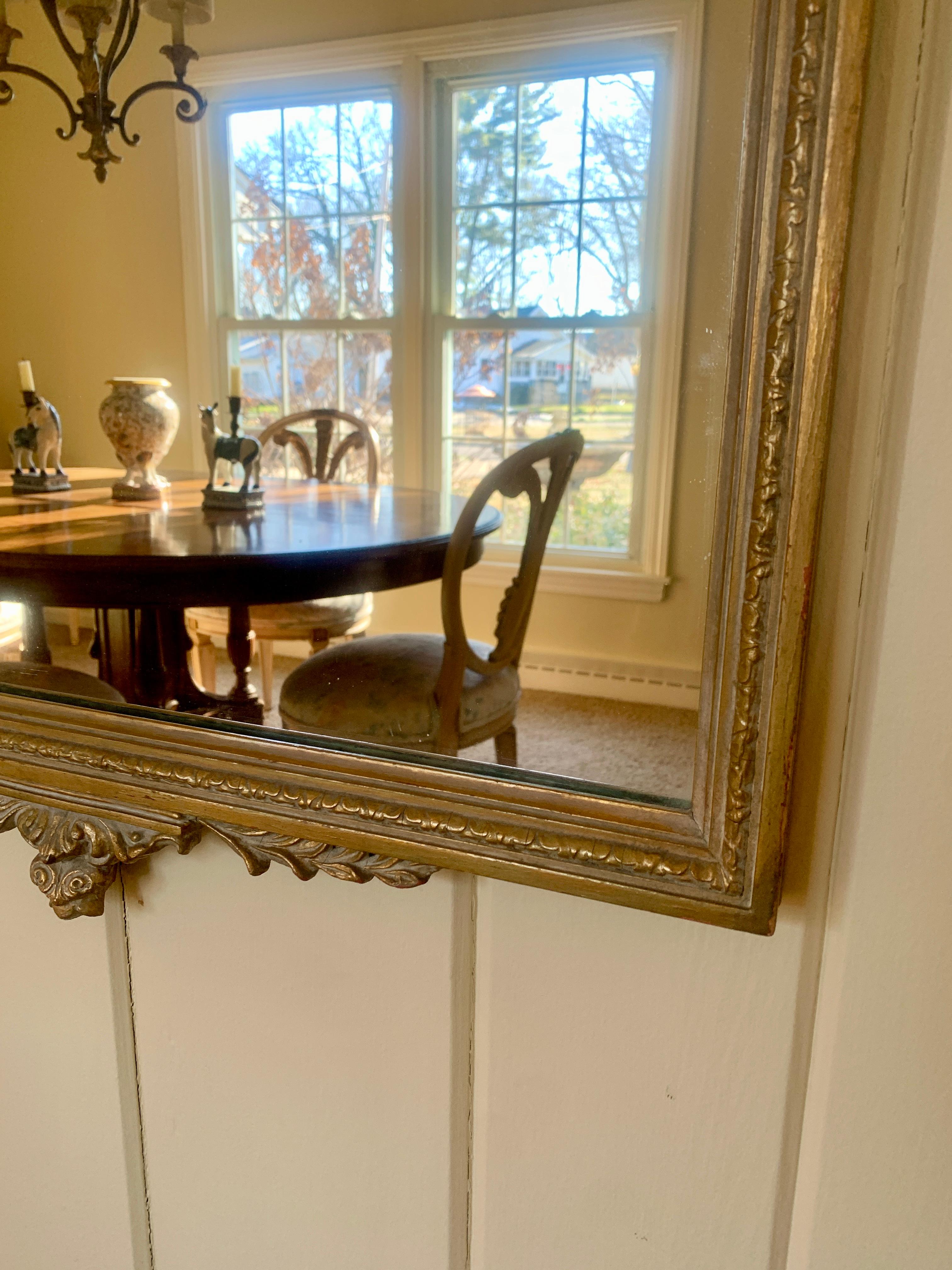 20ième siècle Miroir mural néoclassique Prince of Wales en bois doré de style Adam en vente