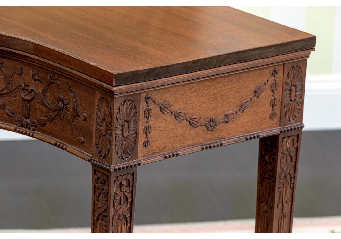 Mesa Consola Estilo Adam Neoclásico Muy Tallada Con Cristal Conformado en venta 4