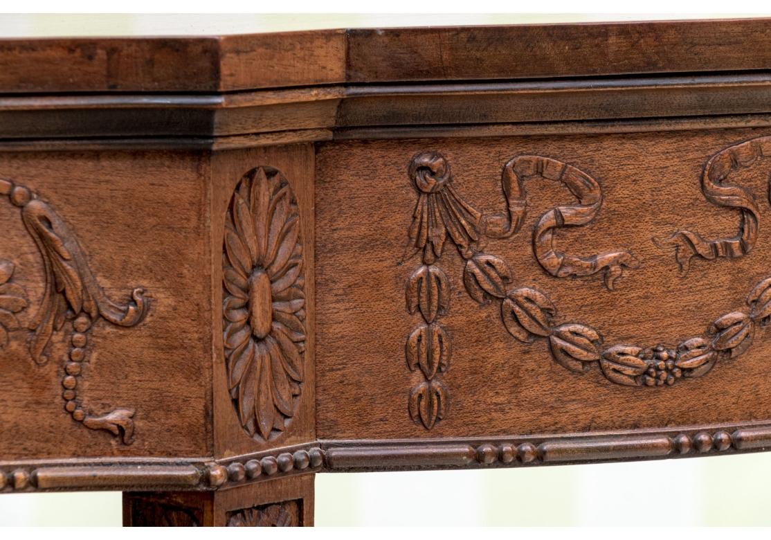 Mesa Consola Estilo Adam Neoclásico Muy Tallada Con Cristal Conformado en venta 8