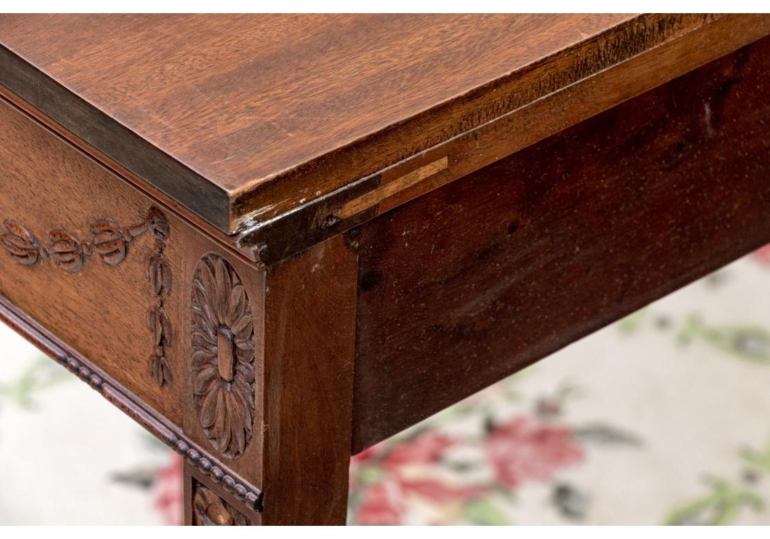 Mesa Consola Estilo Adam Neoclásico Muy Tallada Con Cristal Conformado en venta 1