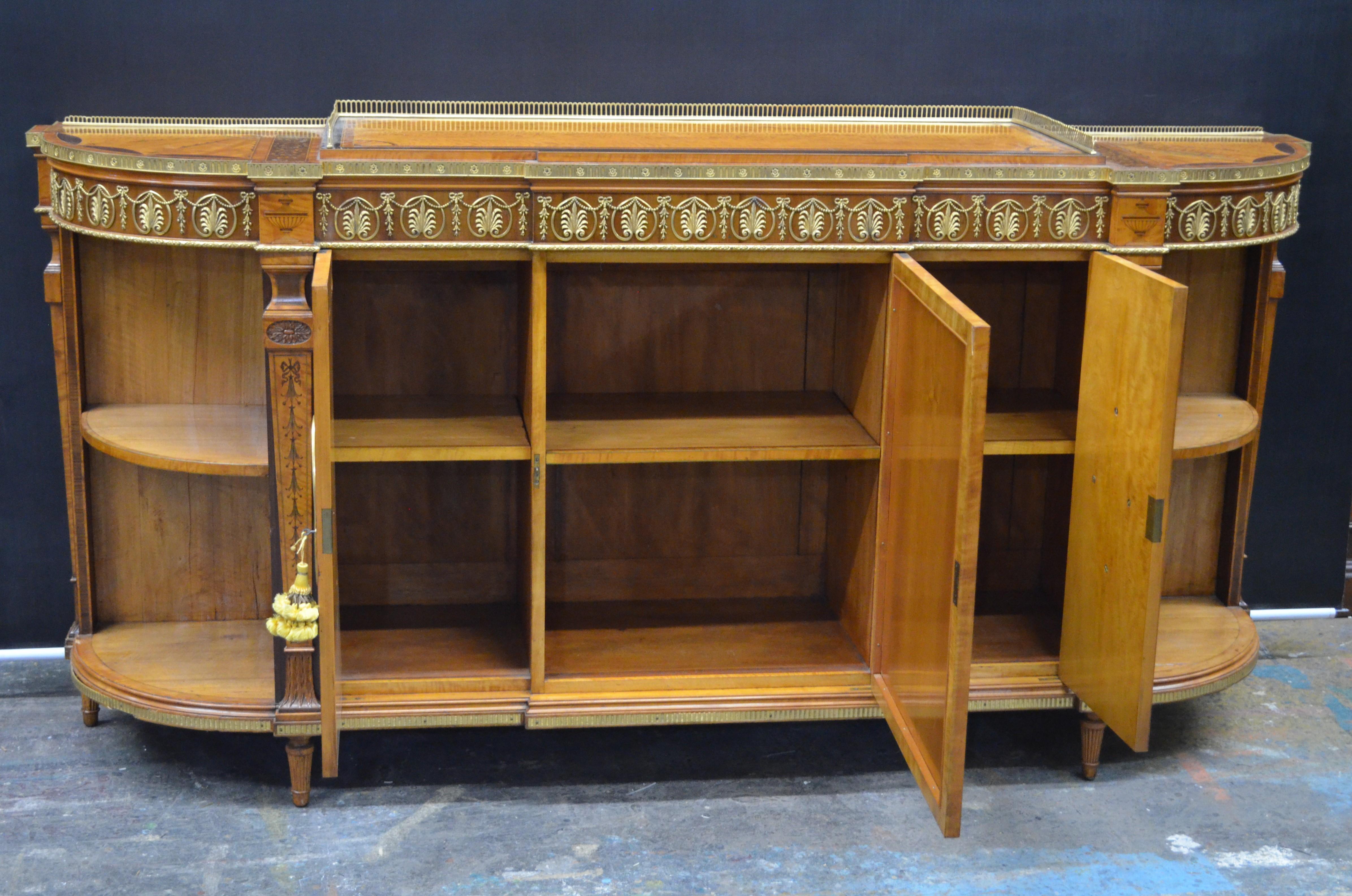 Adam Style Satinwood Credenza Stamped Wright and Mansfield, 19th Century For Sale 11