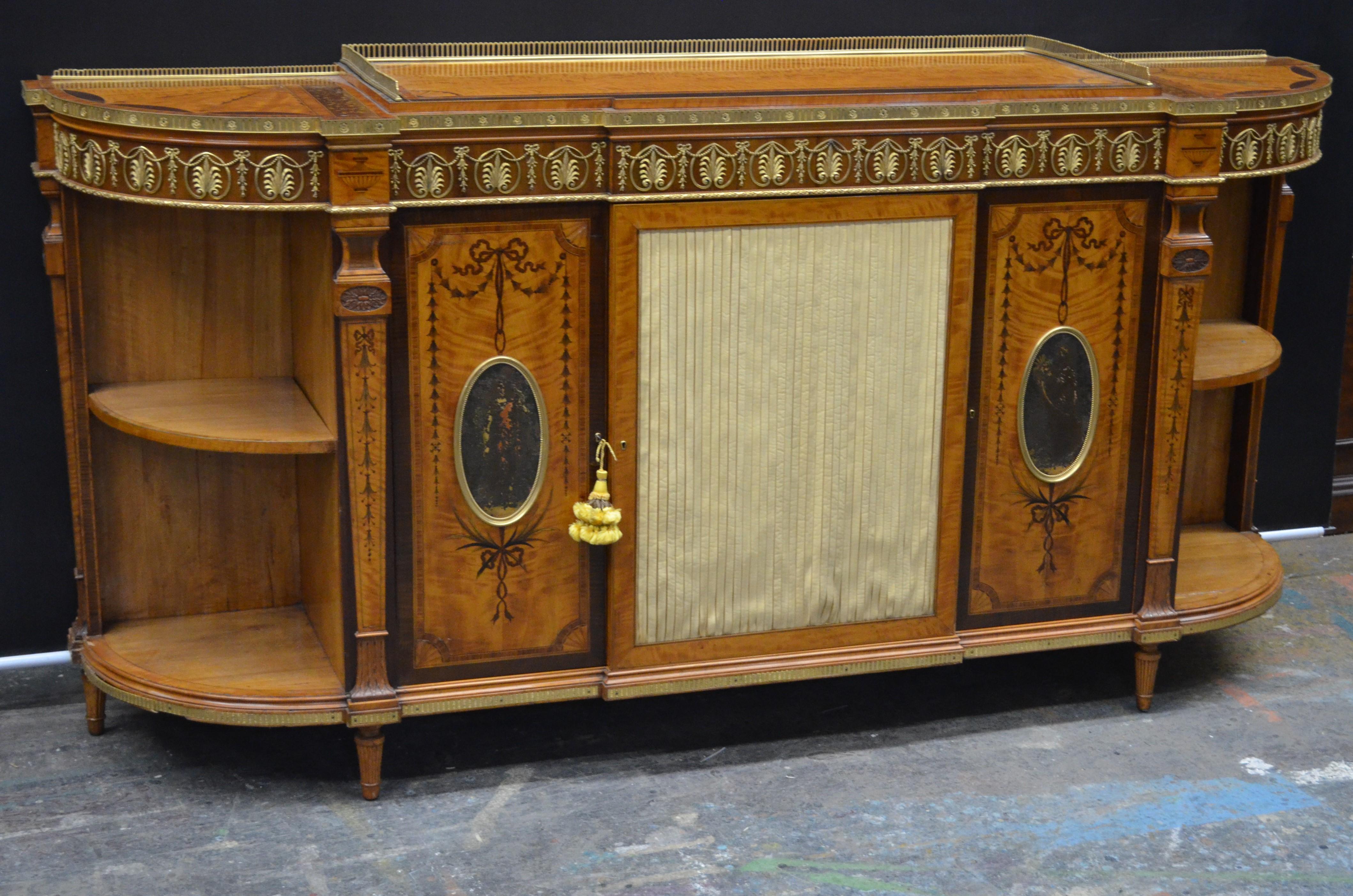 Adam Style Satinwood Credenza Stamped Wright and Mansfield, 19th Century In Good Condition For Sale In Charleston, SC
