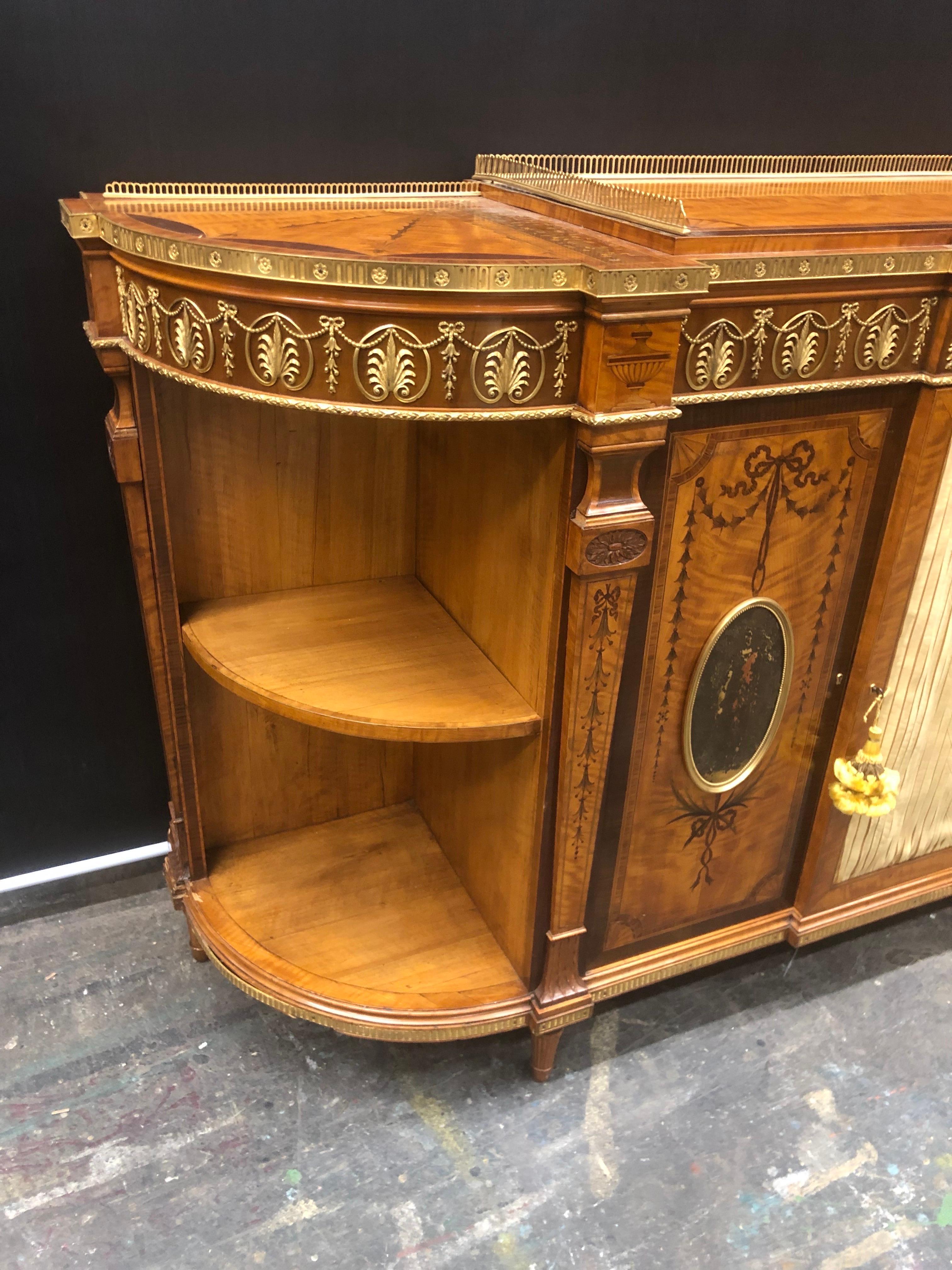 Adam Style Satinwood Credenza Stamped Wright and Mansfield, 19th Century For Sale 4