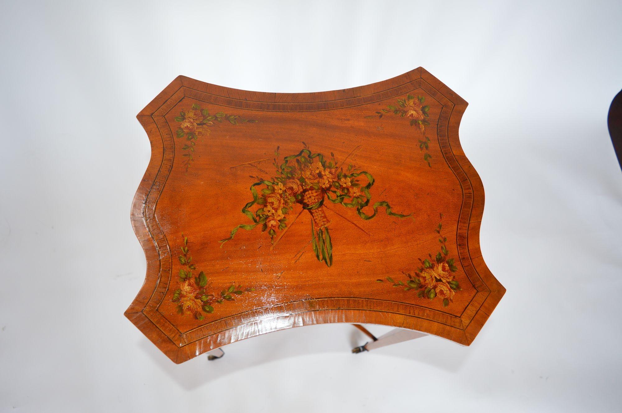 Adam Style Scallop Form Table For Sale 2