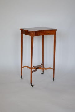 Adam Style Scallop Form Table