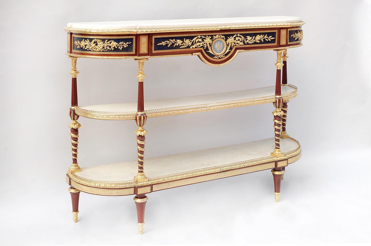 Louis XVI style console sideboard in mahogany with three flattened half-moon shaped superposed trays and a straight apron with a curved central notch. 
It stands on four high spinning top legs, topped by composed shaped uprights: inversed twisted