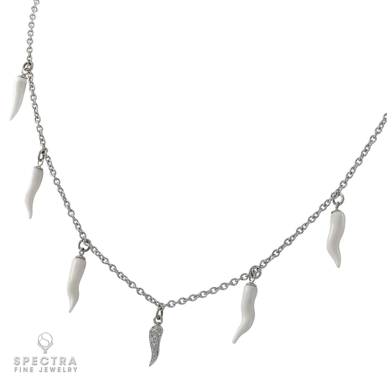 Adamas Cornicello Diamant-Halskette aus weißer Emaille (Zeitgenössisch) im Angebot