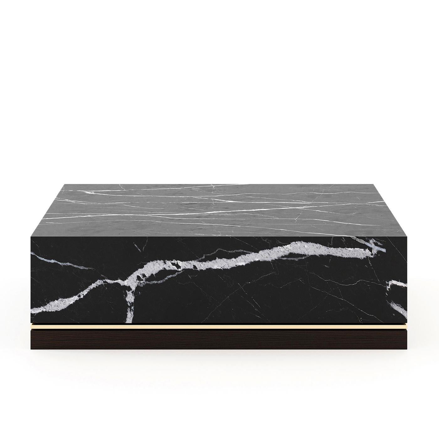 Coffee table Adamo with wooden structure and
with marble plates in black marble. With oak base
in smocked oak matte finish and with polished
stainless steel trim in gold finish.
Also available on request with other stainless steel
and marble