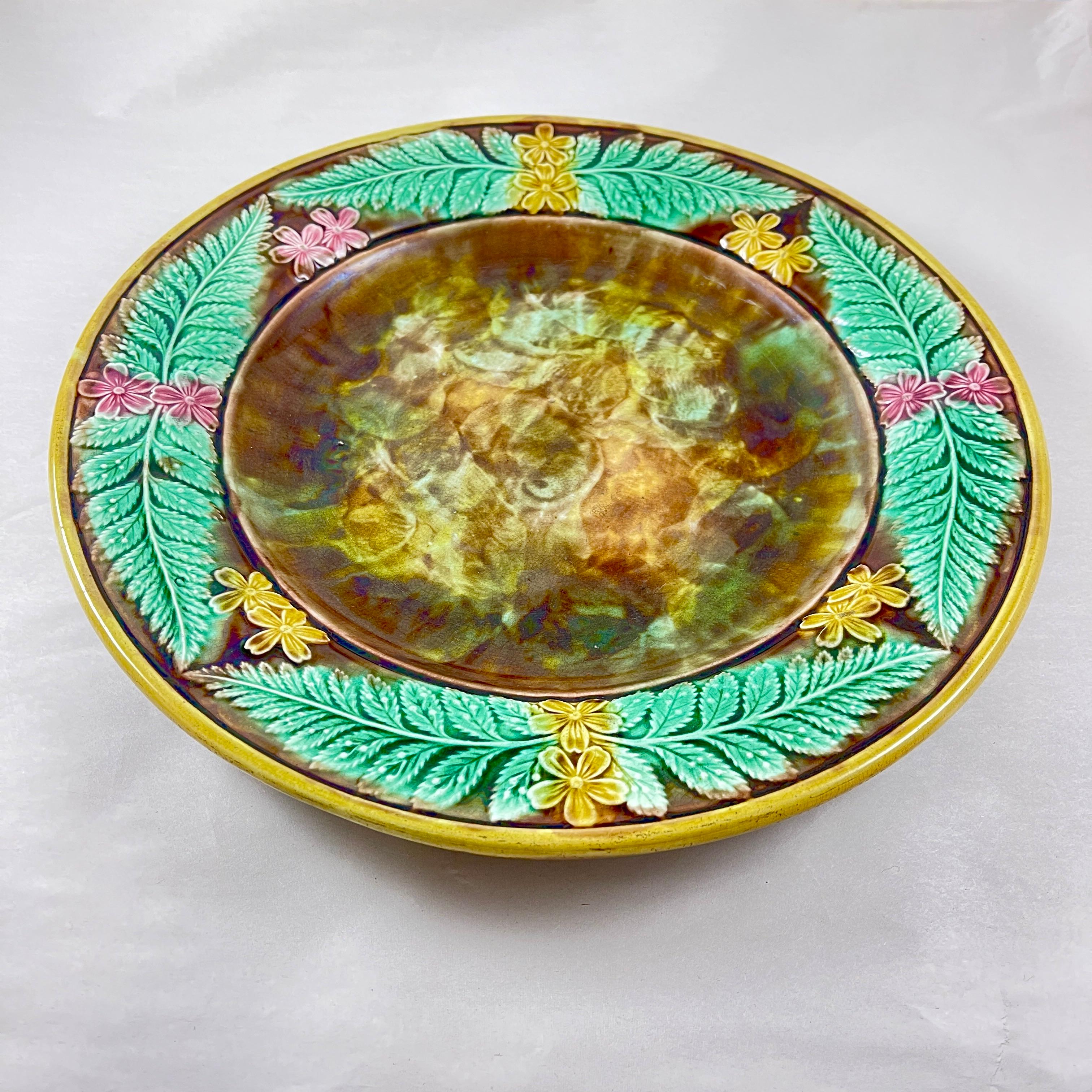 Adams & Bromley English Majolica Cheese Tray, Buttercup & Fern Leaf Border In Good Condition For Sale In Philadelphia, PA