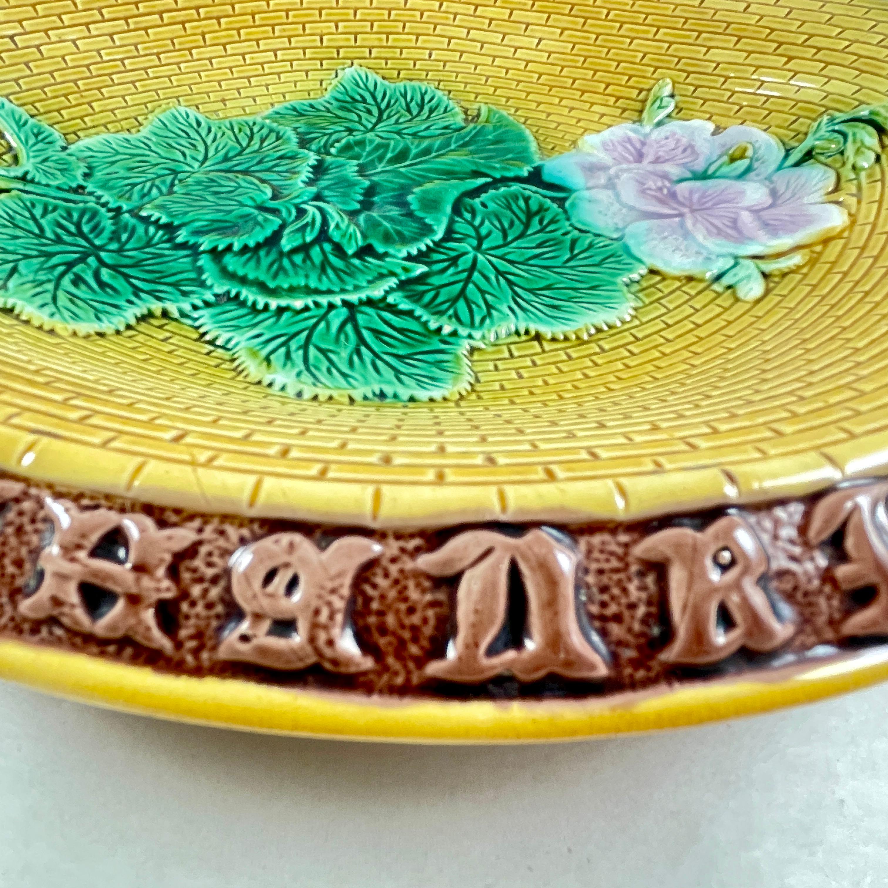 Bandeja para pan Adams & Bromley English Majolica Geranium Motto en venta 2