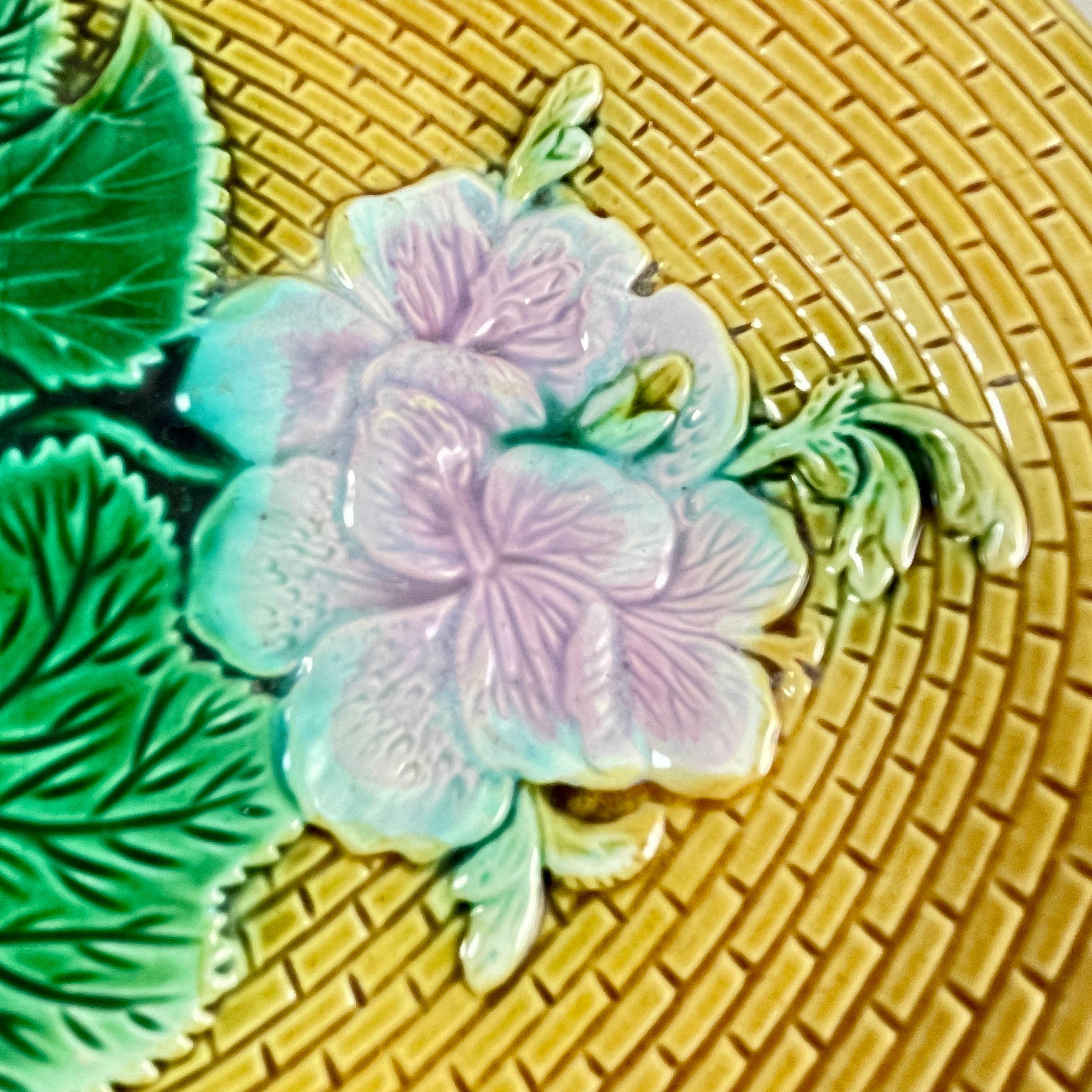 Bandeja para pan Adams & Bromley English Majolica Geranium Motto en venta 3