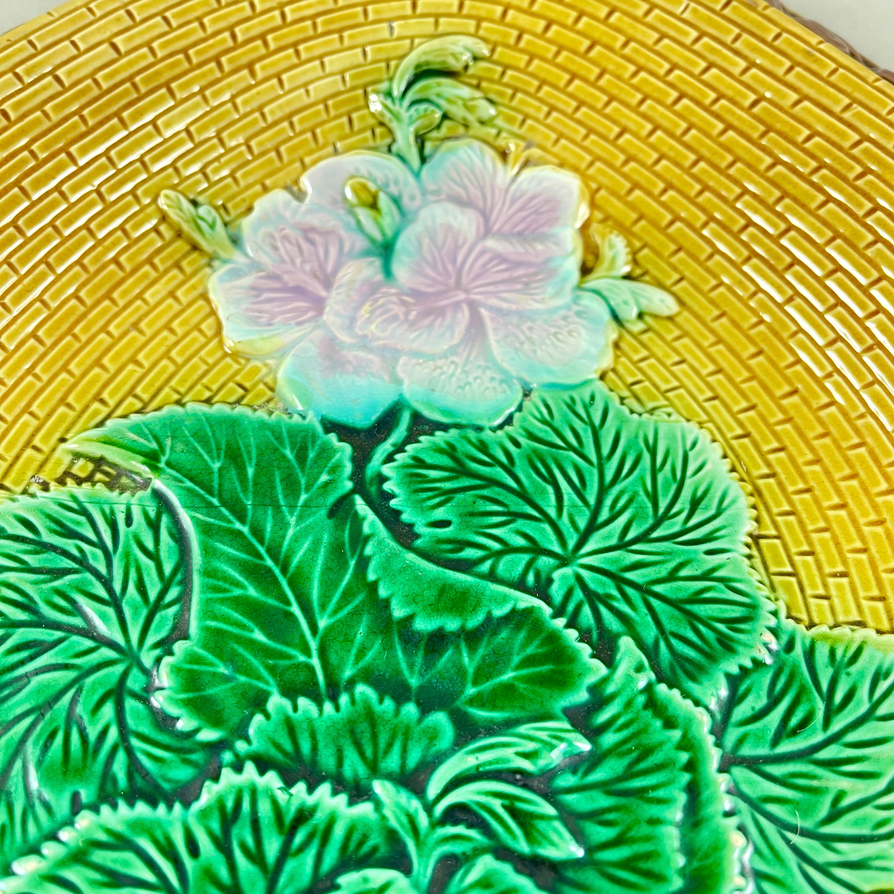 Bandeja para pan Adams & Bromley English Majolica Geranium Motto en venta 5