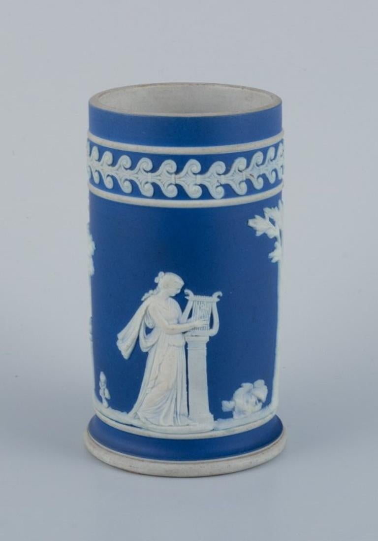 Adams, Inglaterra, jarrón cilíndrico y cremera de porcelana biscuit. Británico en venta