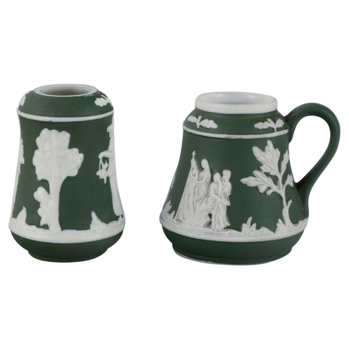 Adams, Angleterre, vase miniature et tasse miniature en porcelaine biscuit.