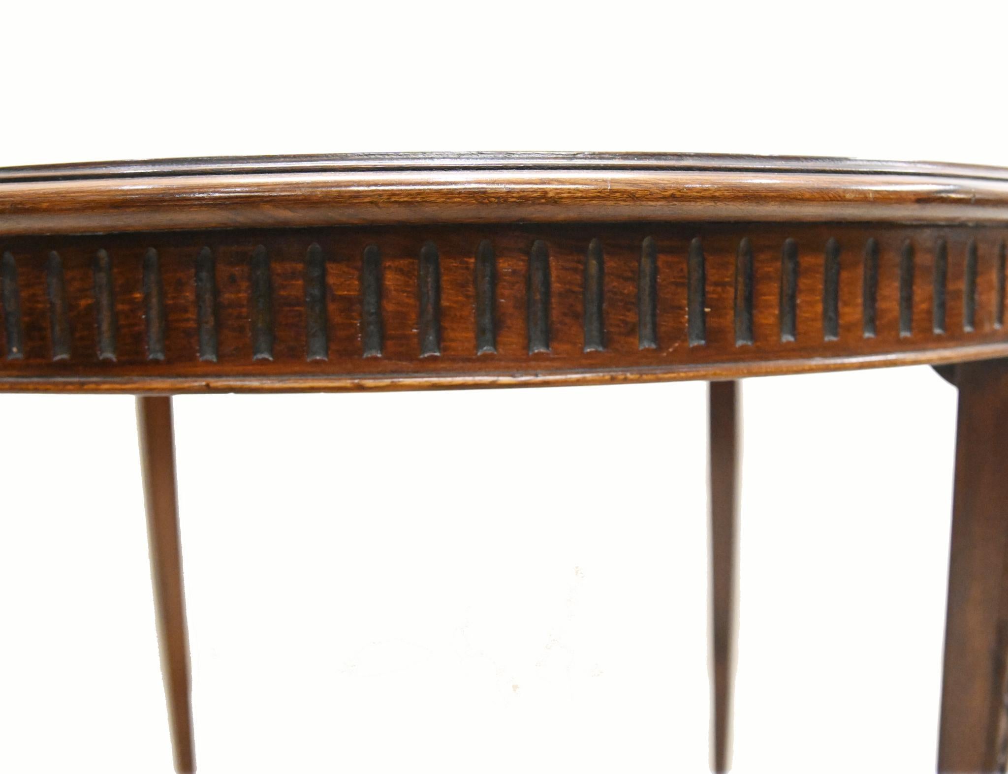 Début du 20ème siècle Table d'appoint en acajou Adams Tables à thé en vente