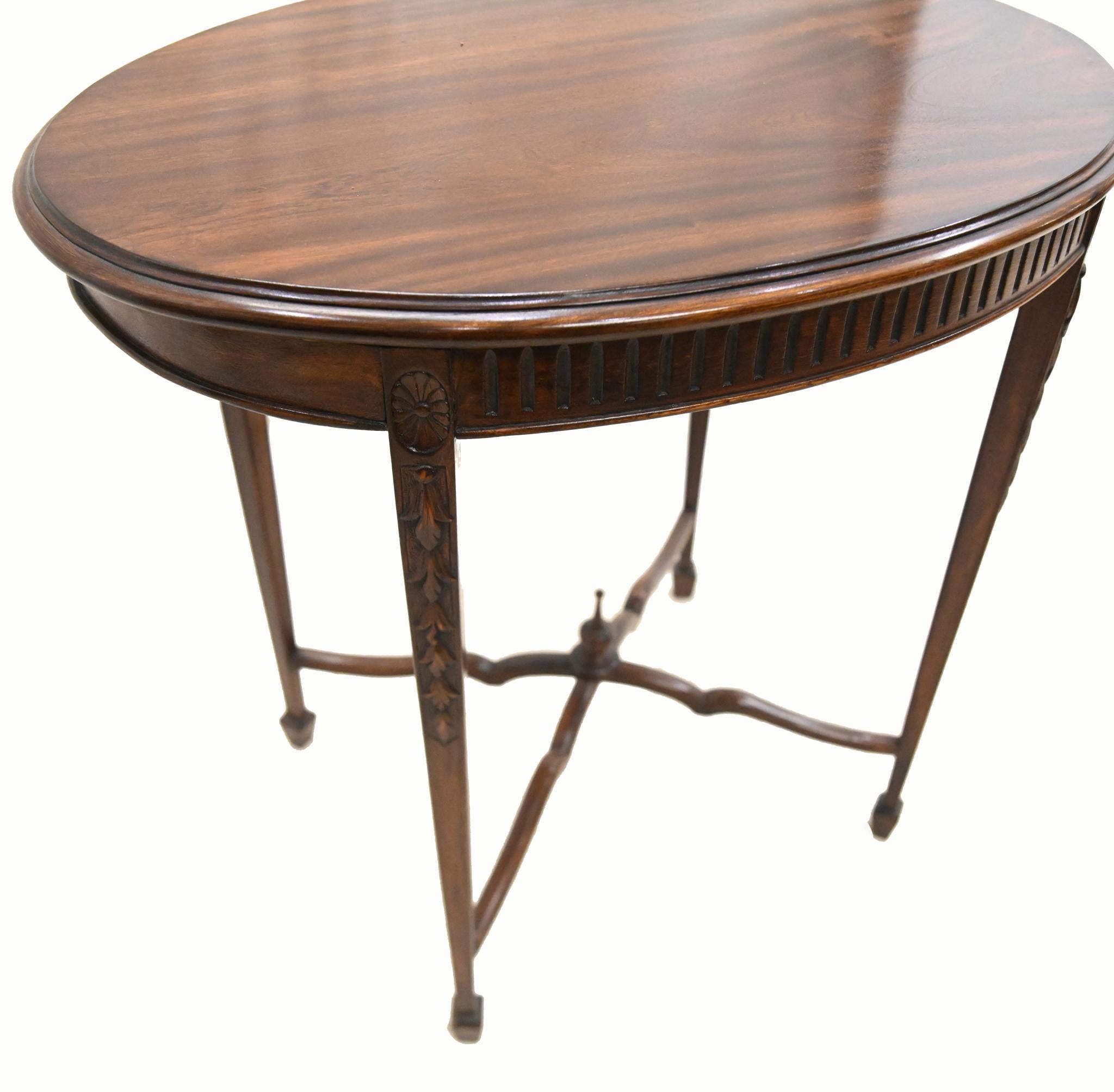Table d'appoint en acajou Adams Tables à thé en vente 2