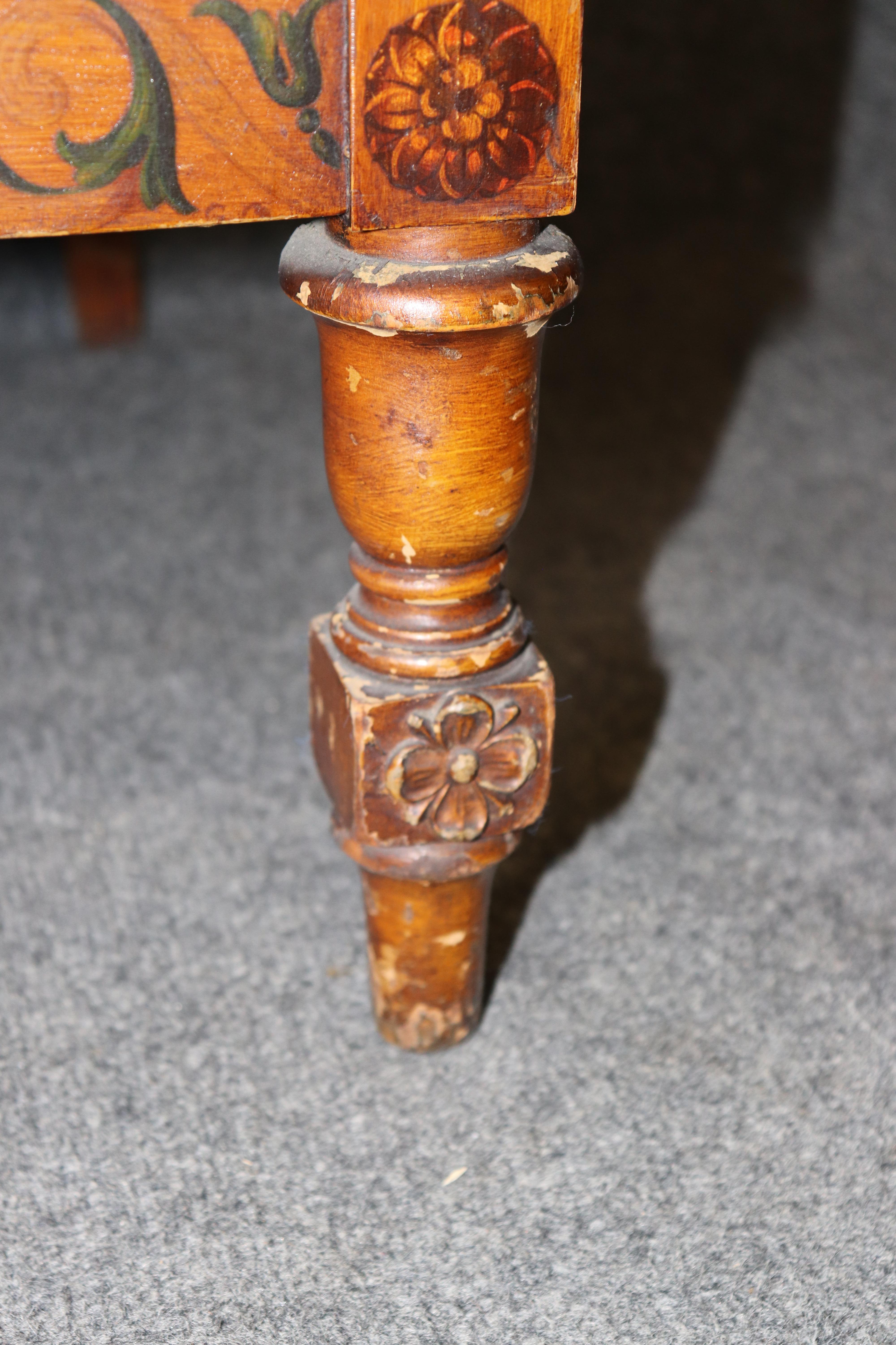 Comò da gentiluomo a cassetti componibili in legno di noce e raso decorato con vernice di Adams in vendita 4