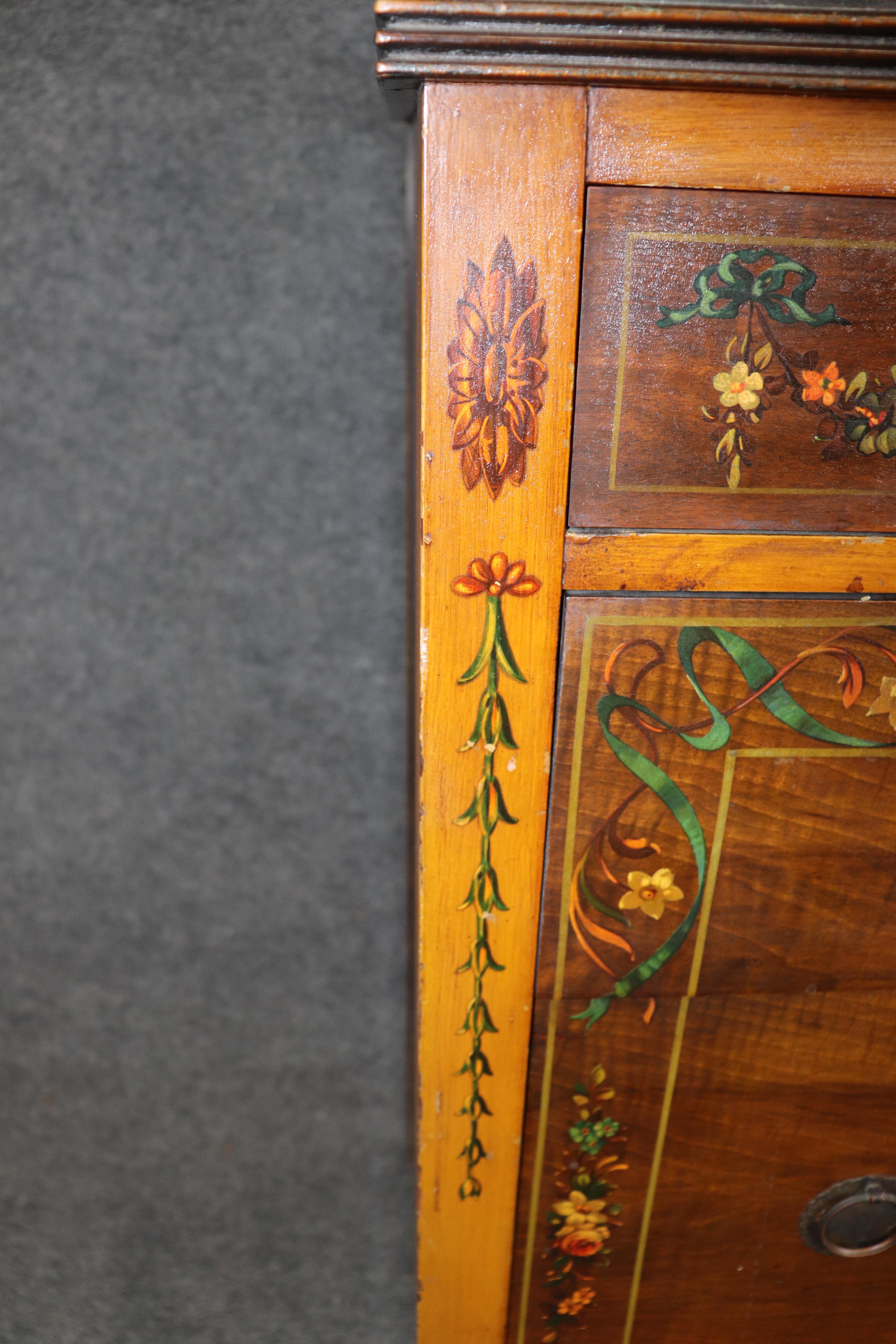 Comò da gentiluomo a cassetti componibili in legno di noce e raso decorato con vernice di Adams in vendita 6