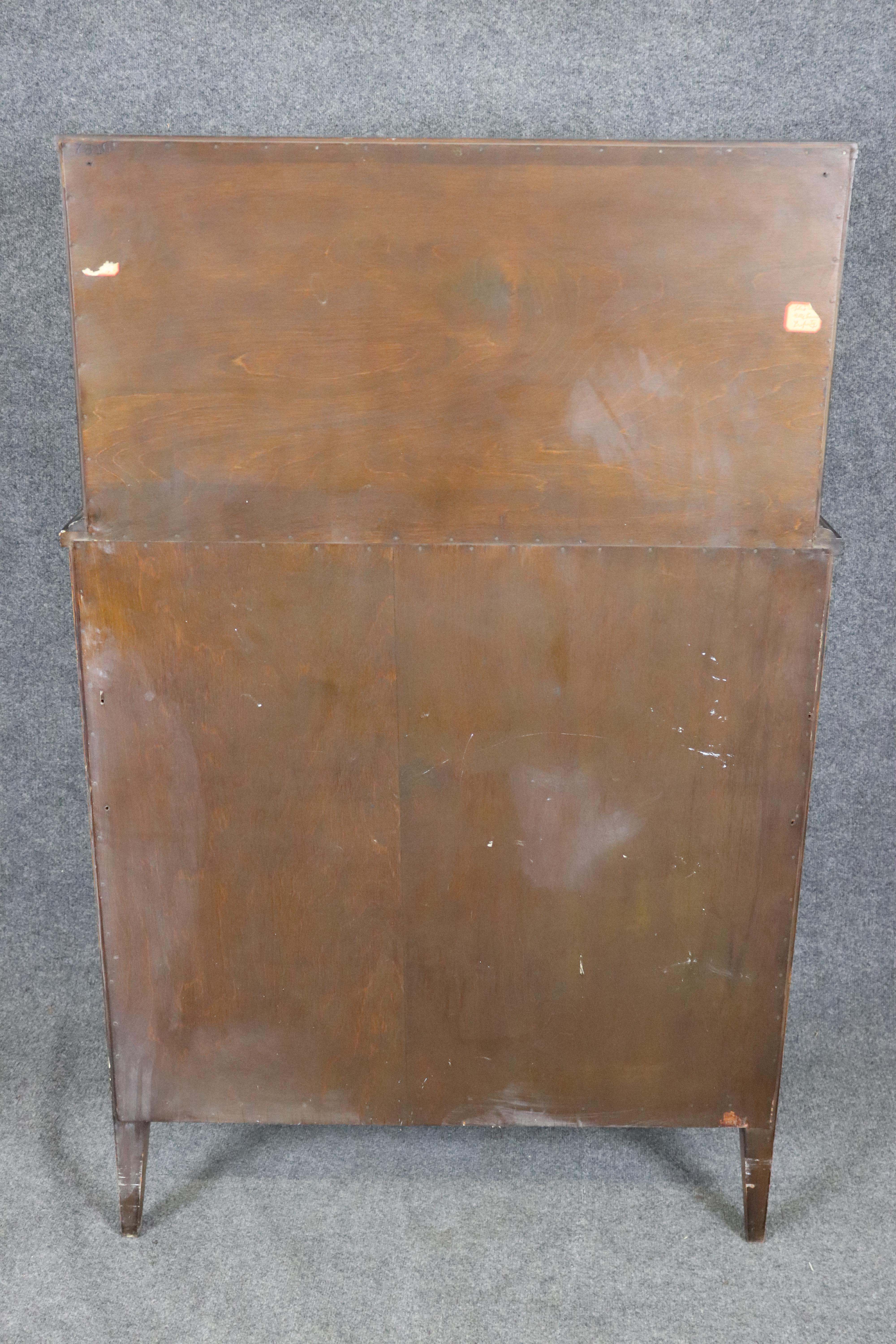 Comò da gentiluomo a cassetti componibili in legno di noce e raso decorato con vernice di Adams in vendita 9