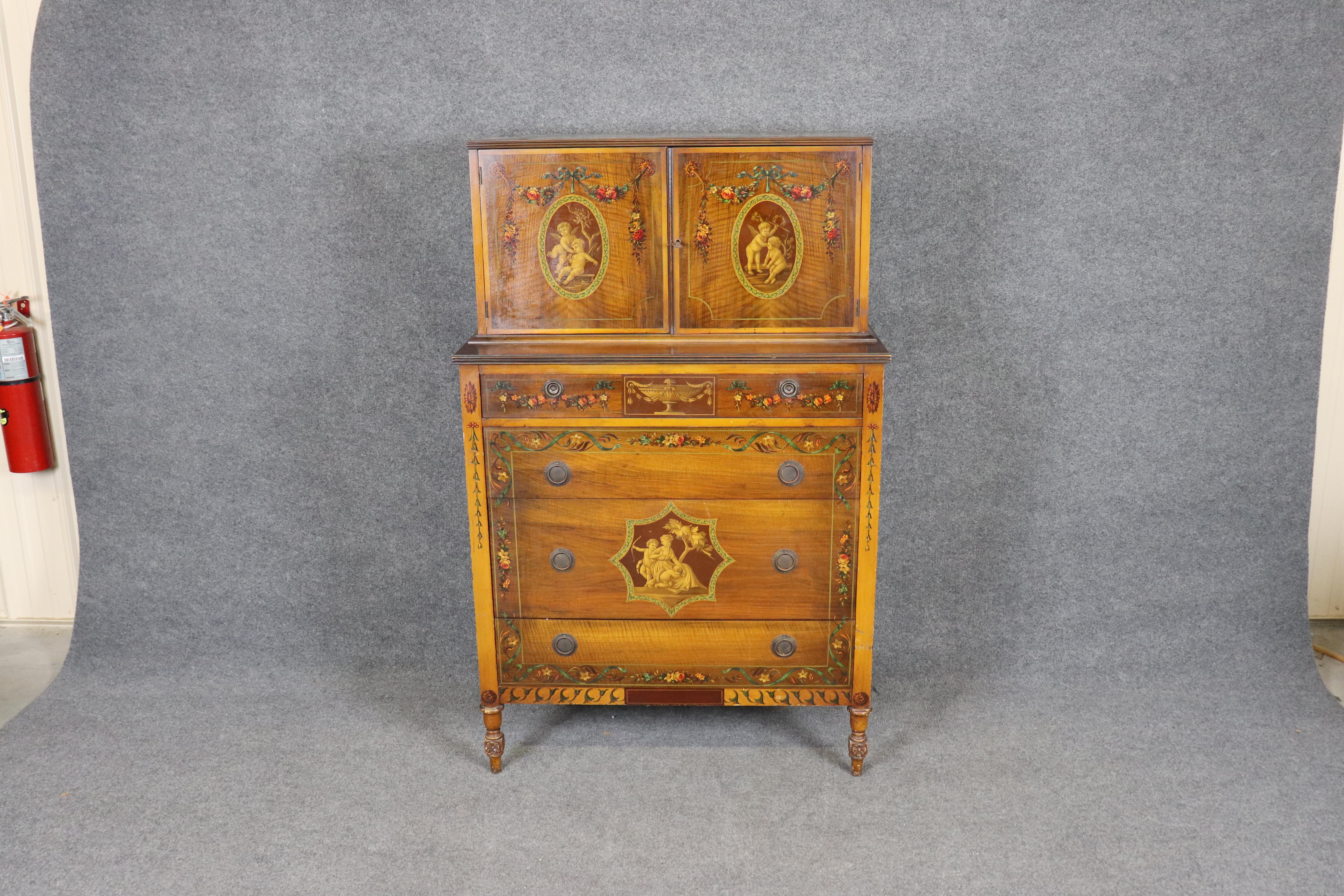 Inizio XX secolo Comò da gentiluomo a cassetti componibili in legno di noce e raso decorato con vernice di Adams in vendita