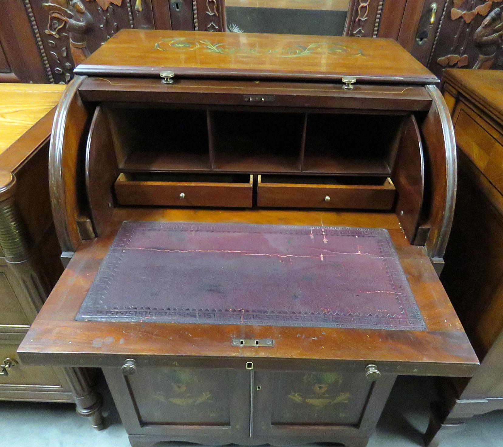 Bureau cylindrique ancien décoré de peinture Vernis Martin de style Adams Bon état - En vente à Swedesboro, NJ