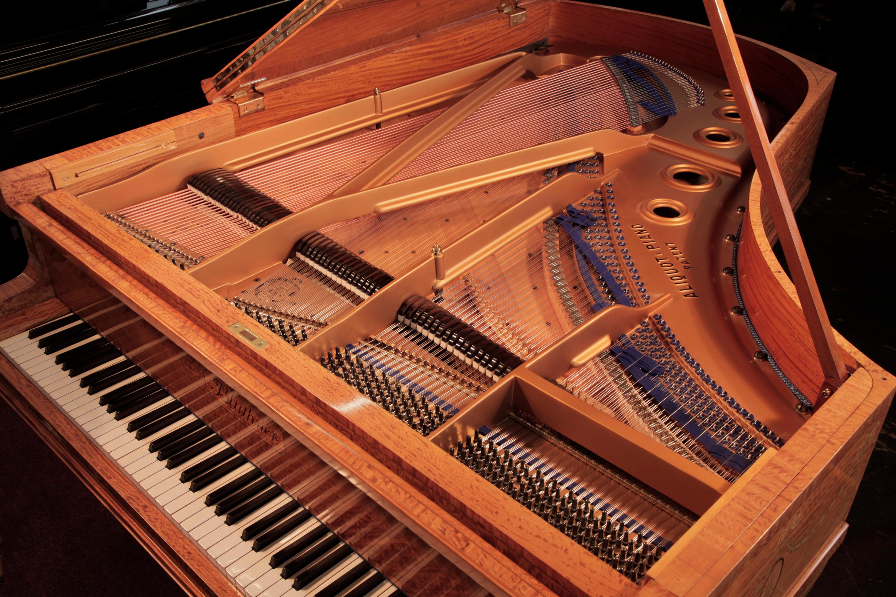 Grand piano Bluthner de style Adams avec guirlandes et nœuds incrustées en bois de satin taillé sur quartier en vente 9
