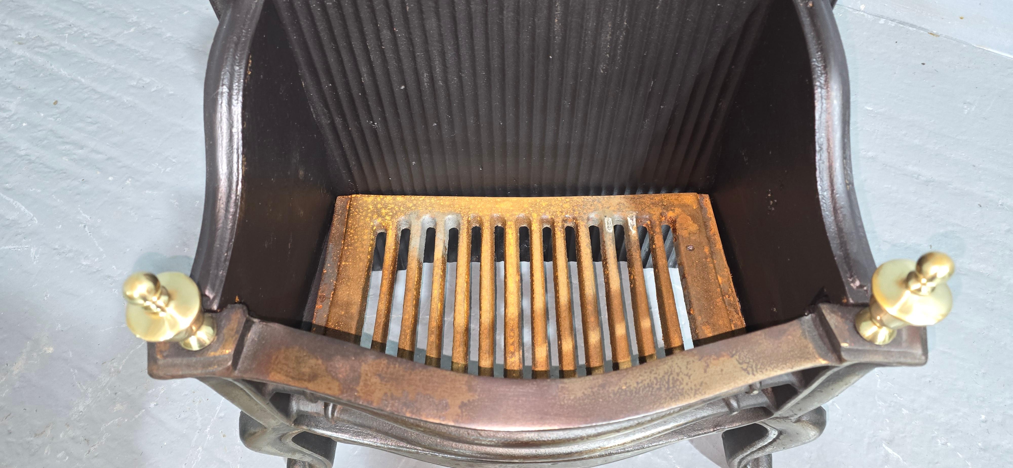 Grille de foyer en fonte de style Adams Bon état - En vente à Swadlincote, GB