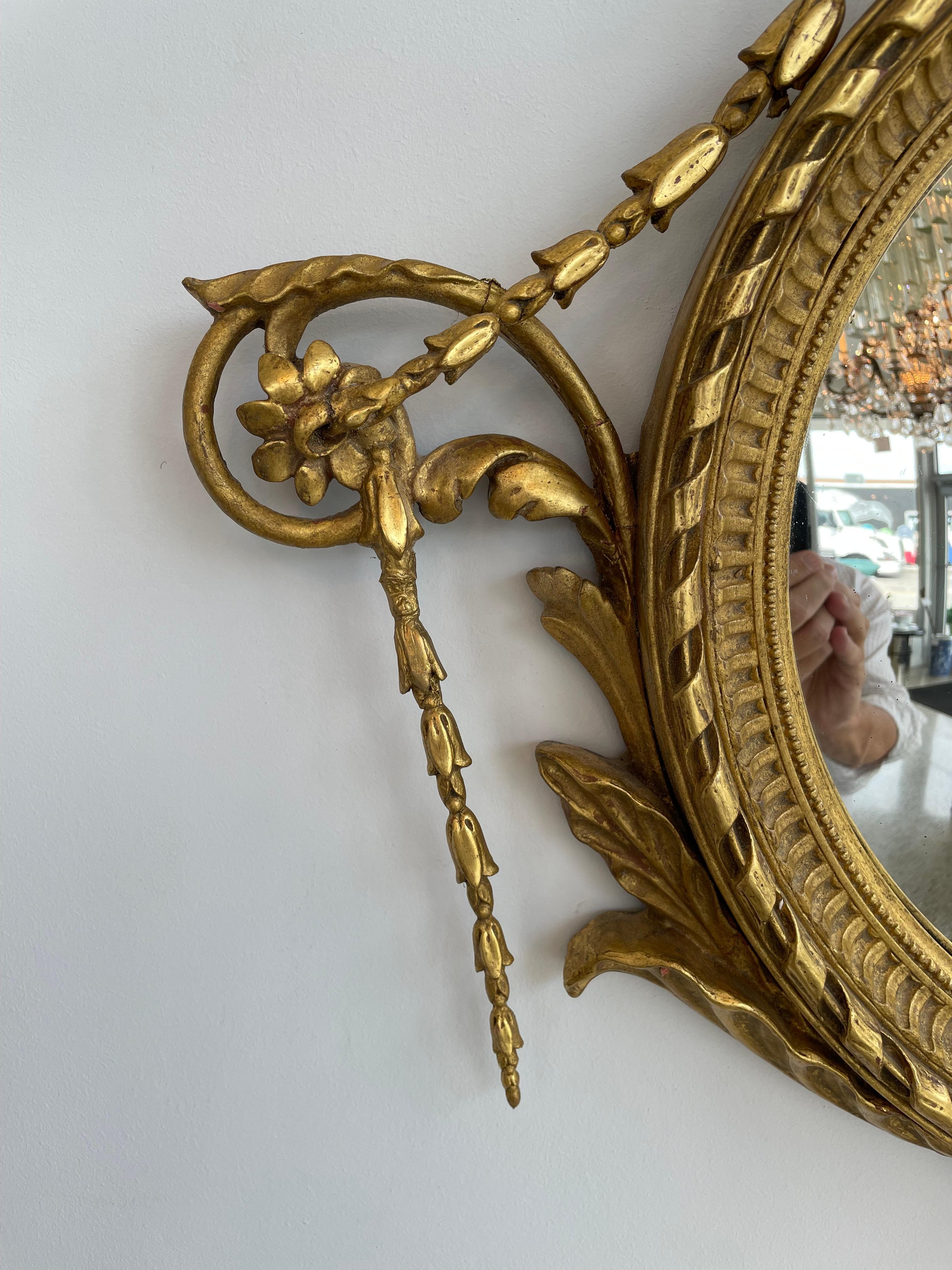 Miroir convexe en bois doré de style Adams en vente 3