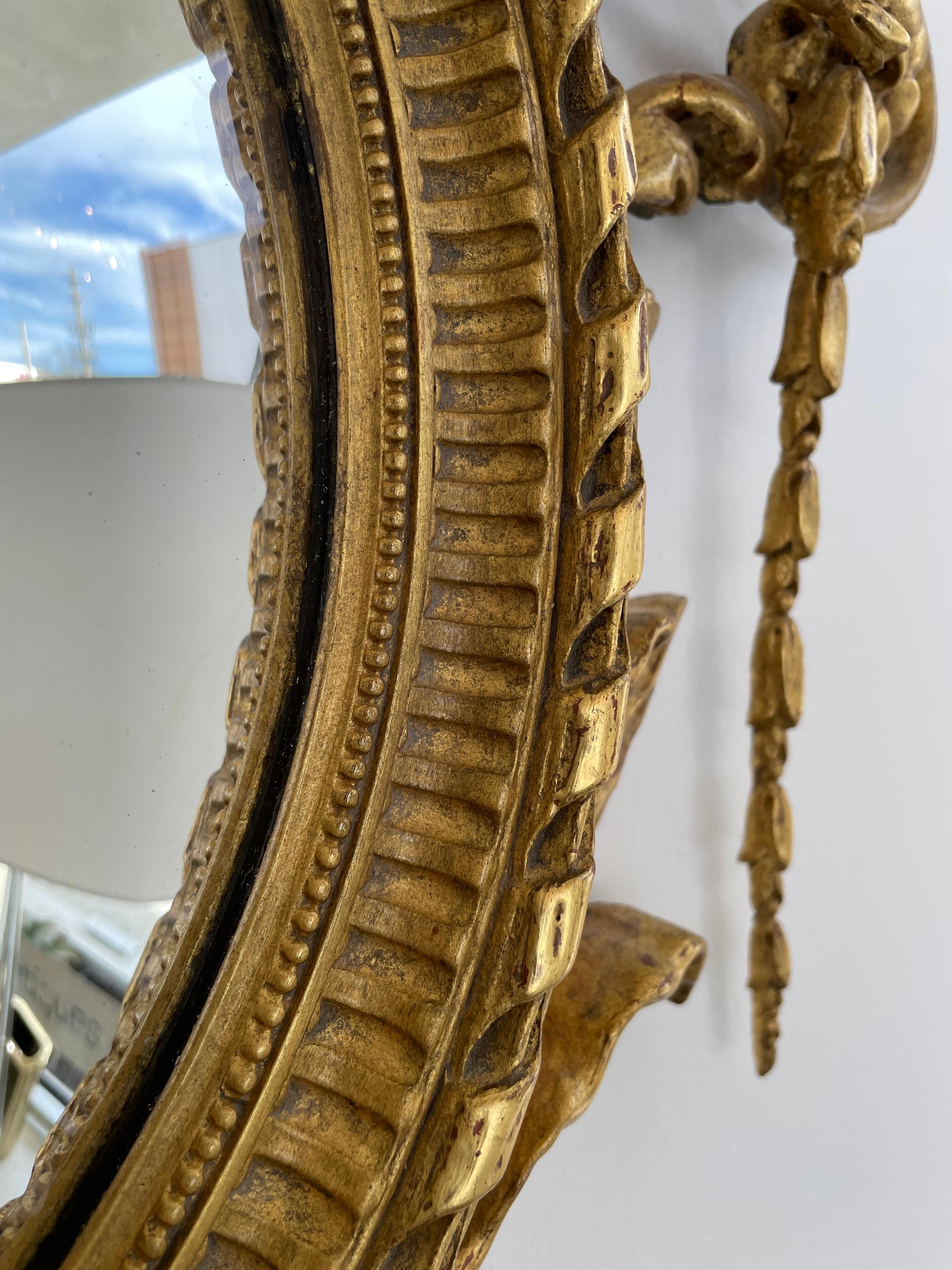 XIXe siècle Miroir convexe en bois doré de style Adams en vente