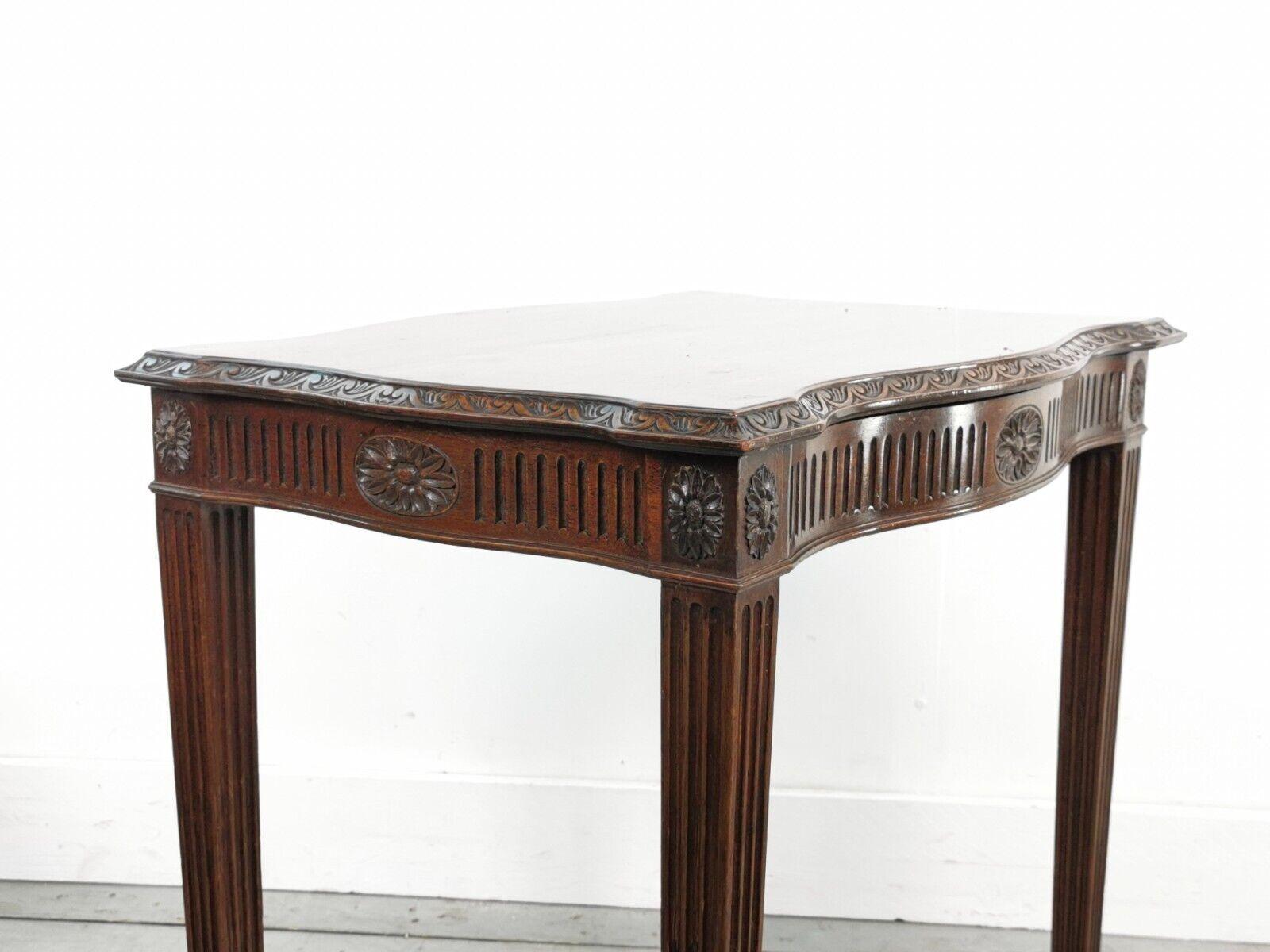 Acajou Table d'appoint ancienne de style Adam de la fin du 19e siècle en vente