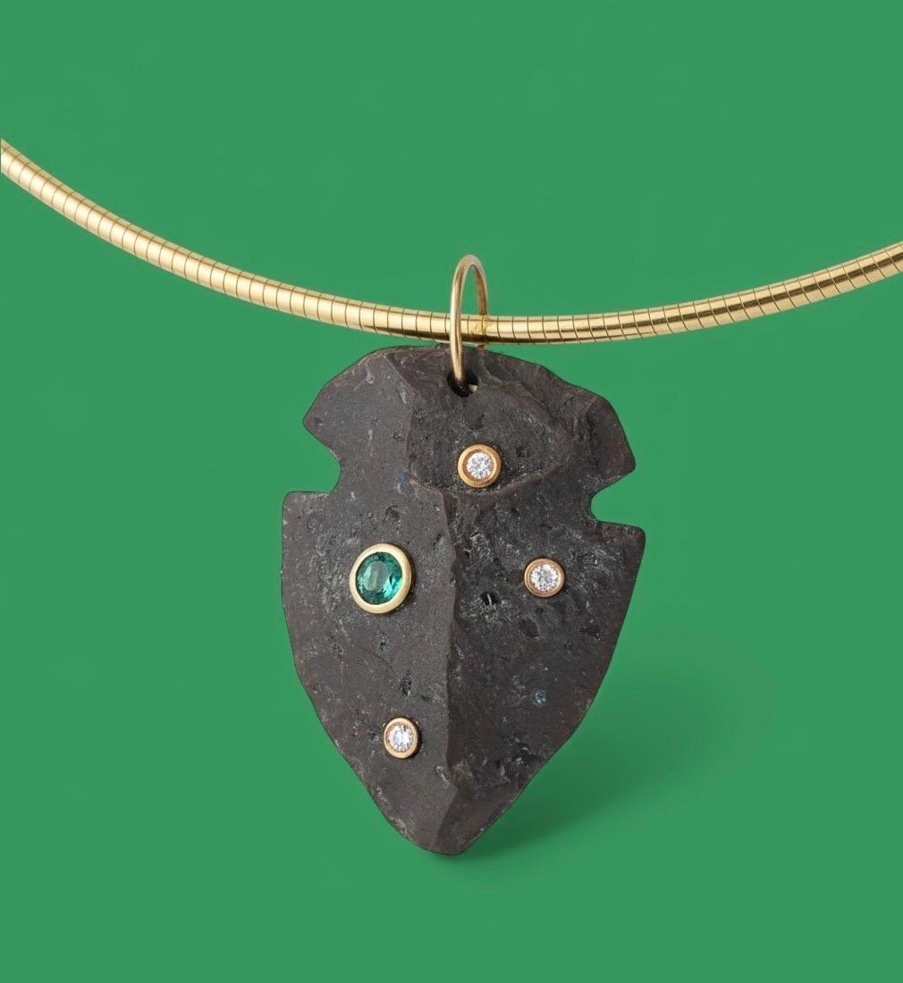 Adapted Pendant with Emerald, Diamonds & 14k Gold Unisexe en vente