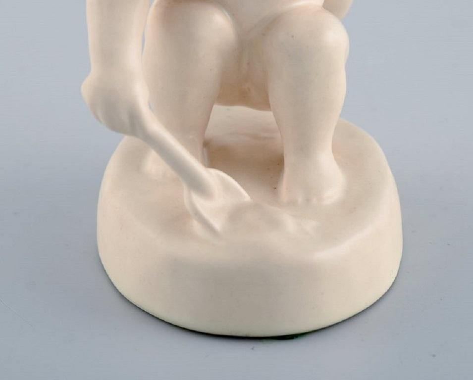 Début du 20ème siècle Adda Bonfils '1883-1943' pour Ipsen, figure de jeune fille à la pelle en céramique en vente