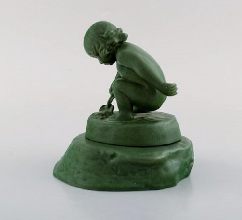 Adda Bonfils (1883-1943) for Ipsens Enke. Jade green figure of girl with shovel in glazed ceramics,
1920s-1930s.
Measures: 13 x 12 cm.
In very good condition.
Stamped.