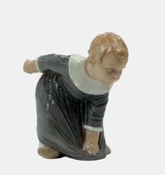 Bing & Grondahl Figure Playing Girl / - Seriousness of the game -