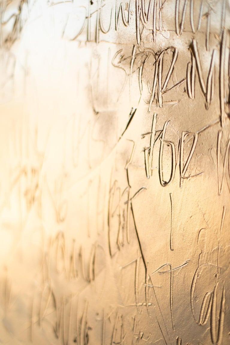 Cuadros Abstractos Dorados, Arte Moderno Dorado, Arte Abstracto-Grace

Todos los textos de Addison en sus cuadros son su diario. Lo utiliza como expresiones artísticas y no las lee después porque es una liberación para ella. Procede del diseño