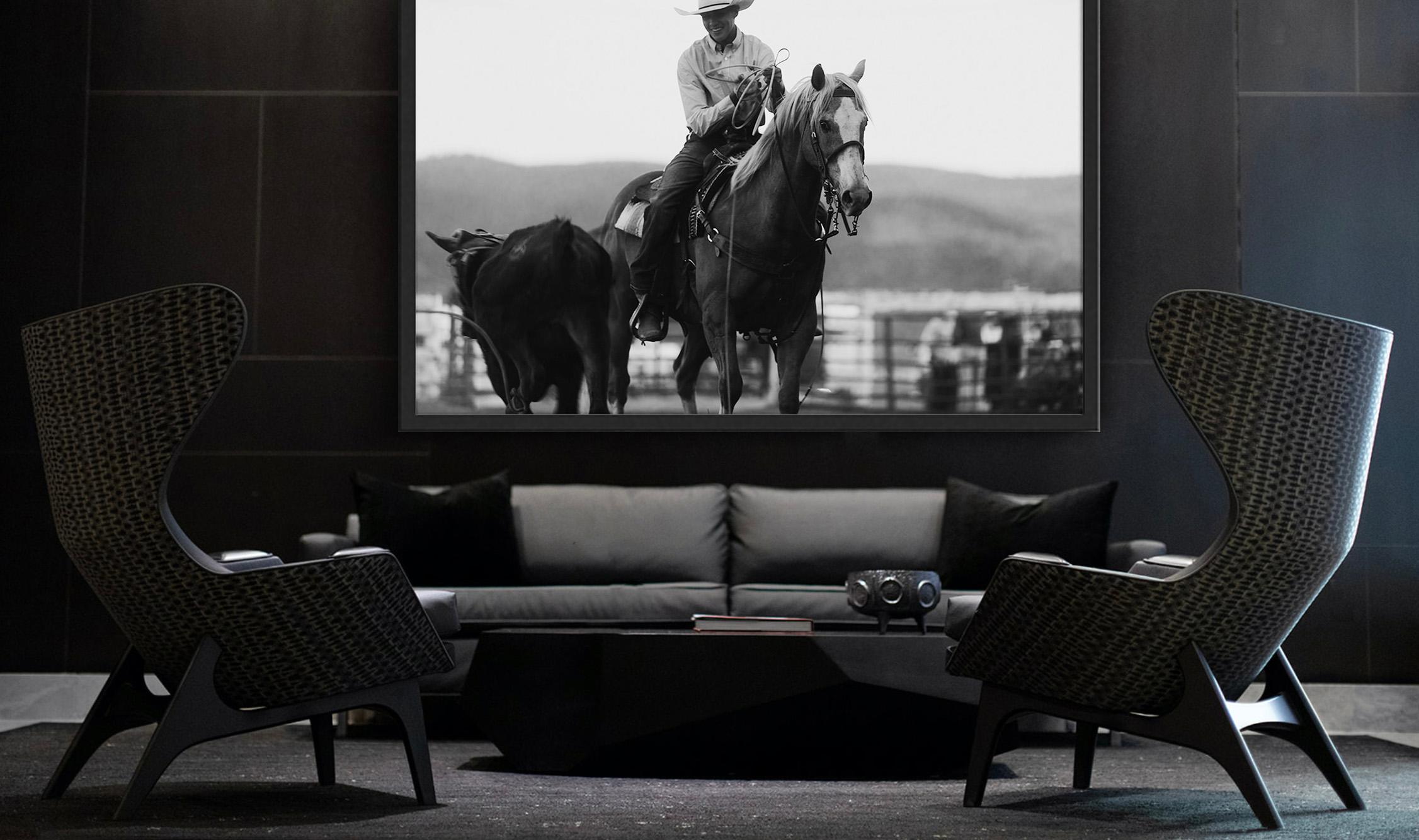 Photographie en noir et blanc, art mural du cheval, tirages de rodéo - Carefree Country - Contemporain Print par Addison Jones