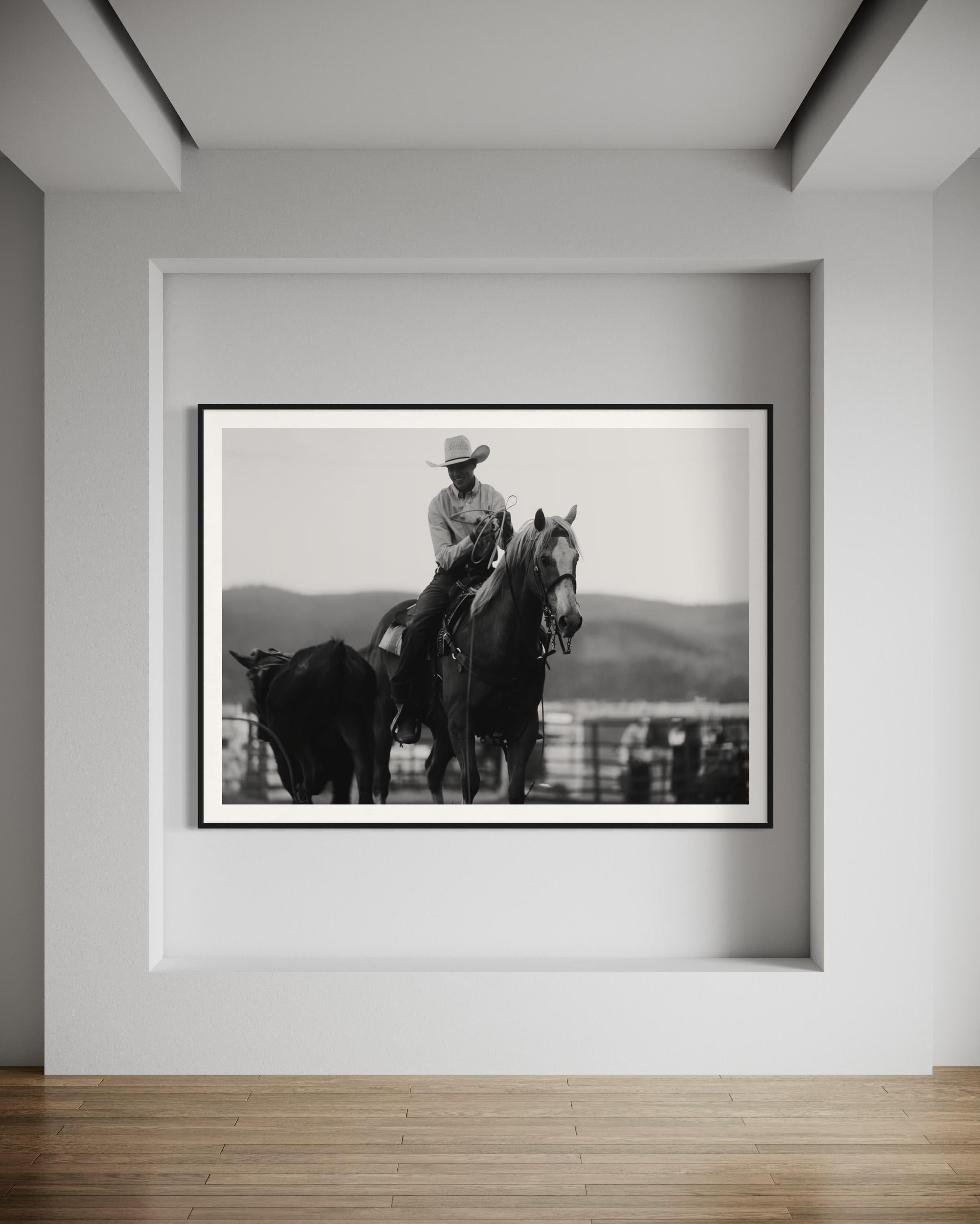 « Carefree Country », photographies noires et blanches, photographies blanches, art Rodeo - Gris Animal Print par Addison Jones