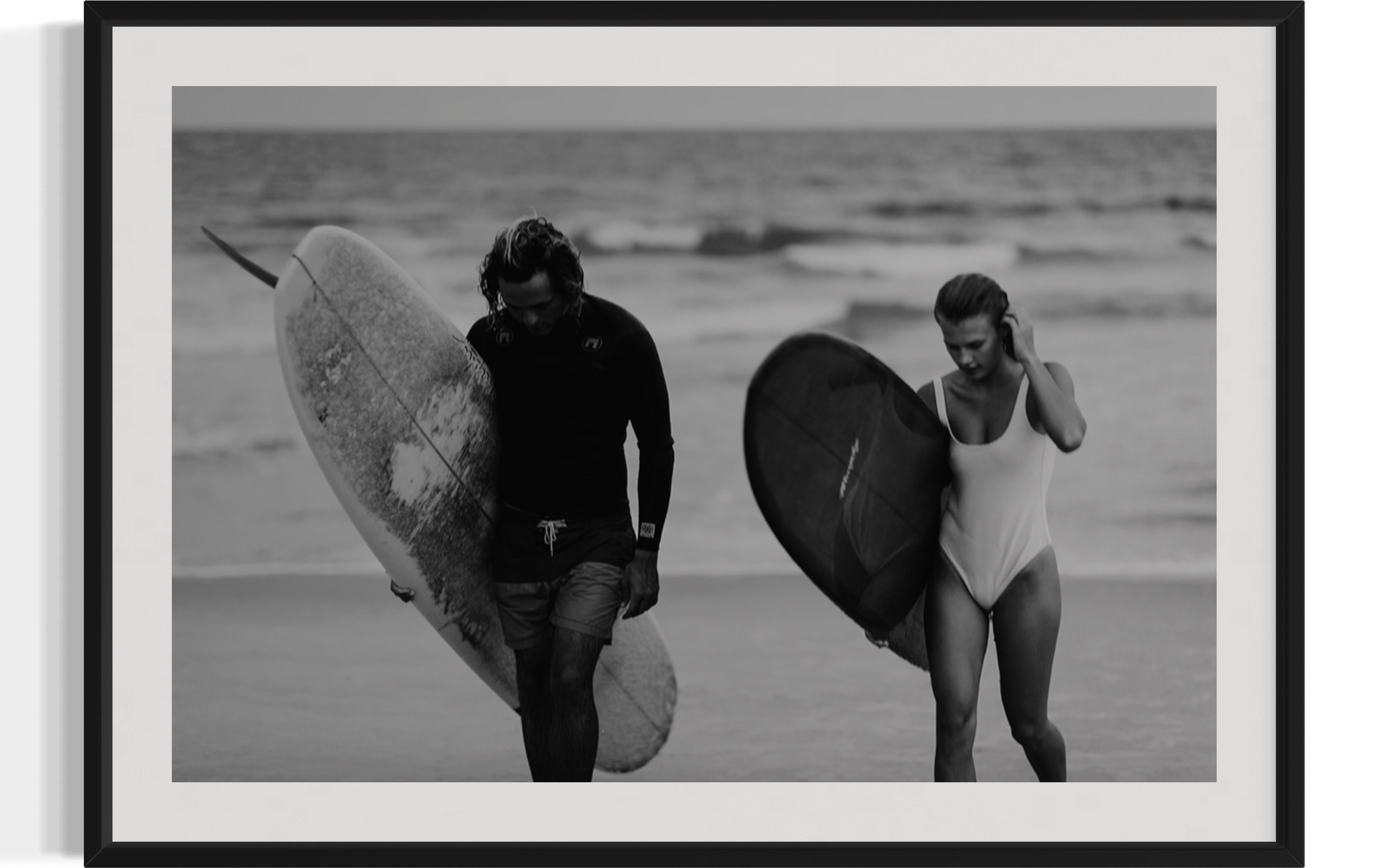 Art contemporain, Surfeurs avec des planches de surf sur une plage-Oceanside Trist 914