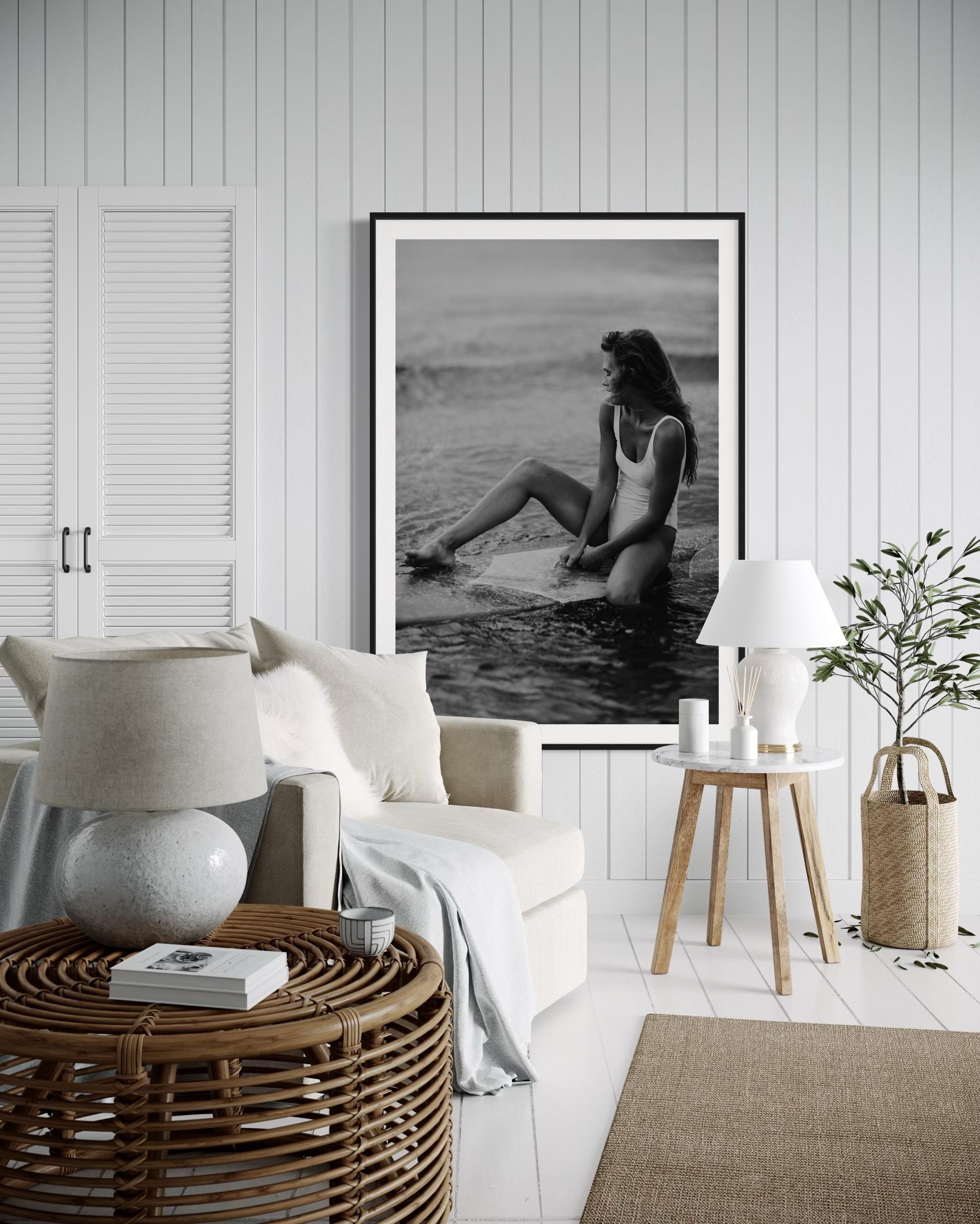 Photographies en vente, tirages noirs et blancs, photographies de surfeurs

À PROPOS DE CETTE PIÈCE : 
Cette photographie à vendre intitulée 