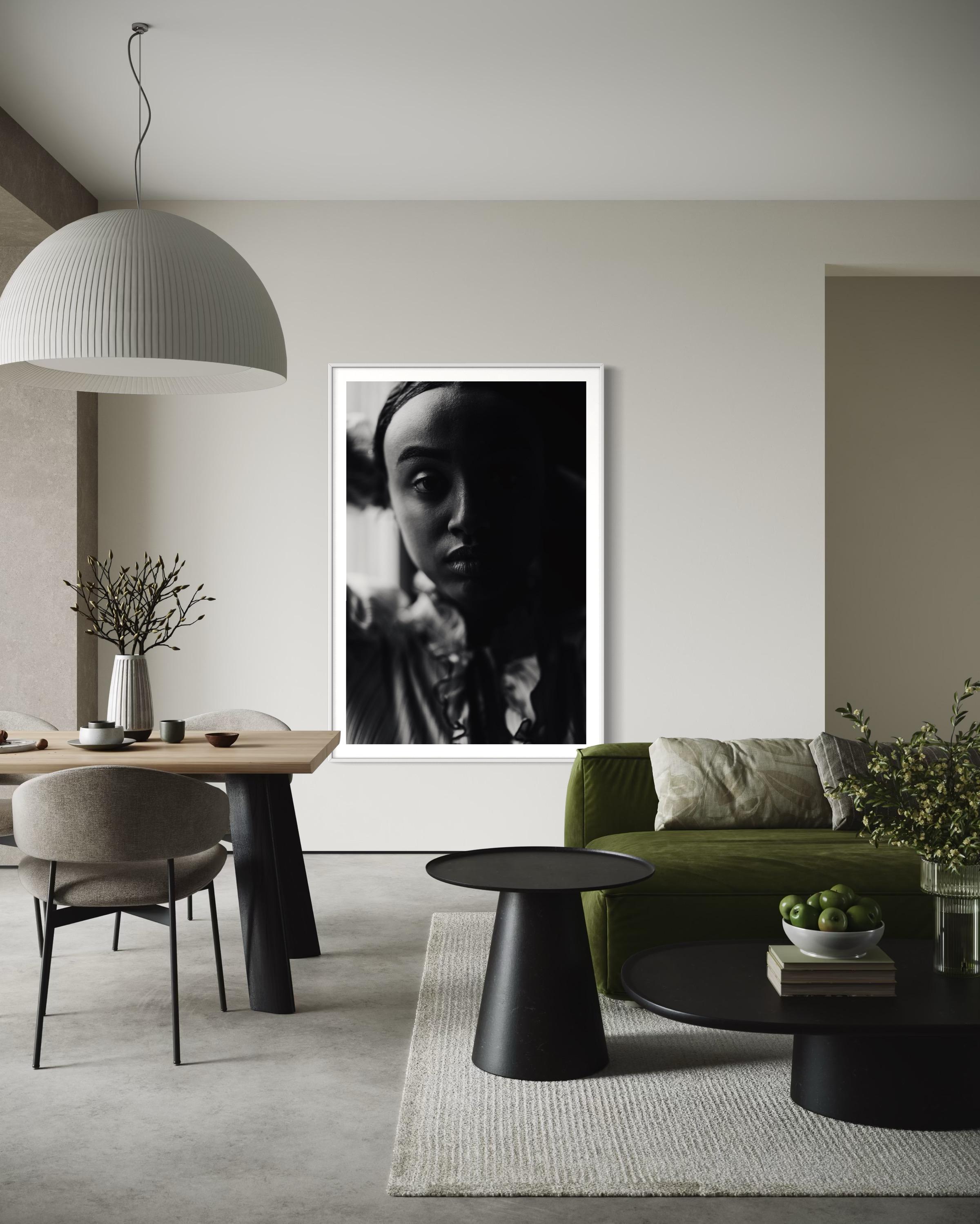 Porträtkunst, künstlerische Fotografie, Schwarz-Weiß-Fotografie-Inner Strength

ÜBER DIESES STÜCK: 
Dieses Schwarz-Weiß-Fotoporträt mit dem Titel 