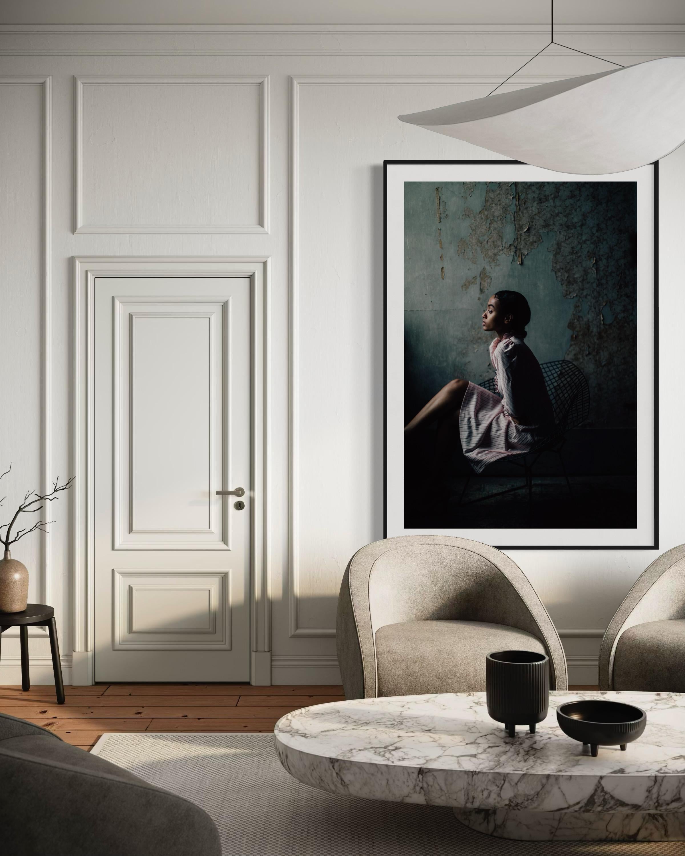 Porträtkunst, Kunstfotografie, Porträtfotografie-Solitär-Serenity – Photograph von Addison Jones
