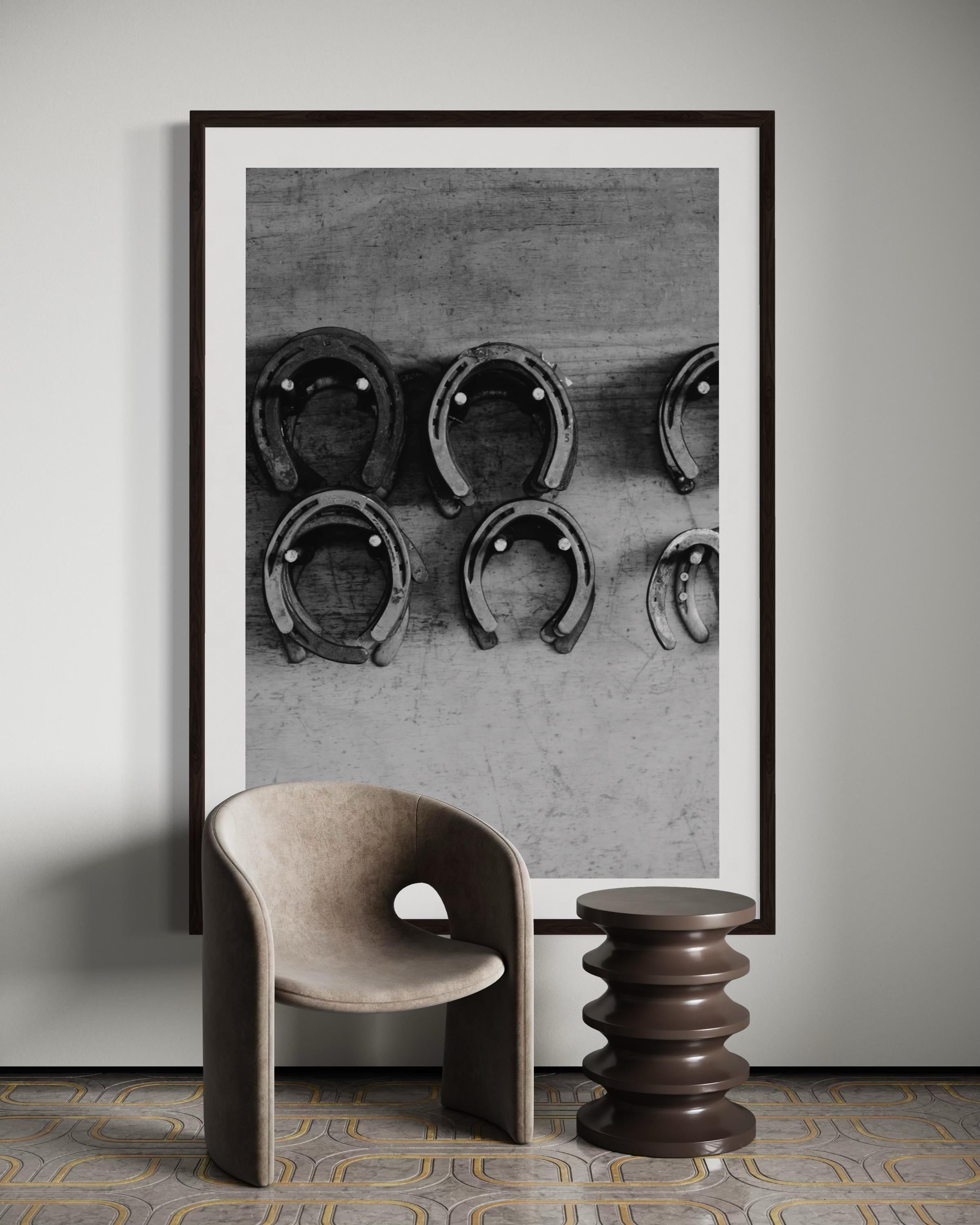 Fotografia in bianco e nero, Fotografia di cavalli, Western Art-Shoe Store 0217 - Black and White Photograph Grigio di Addison Jones