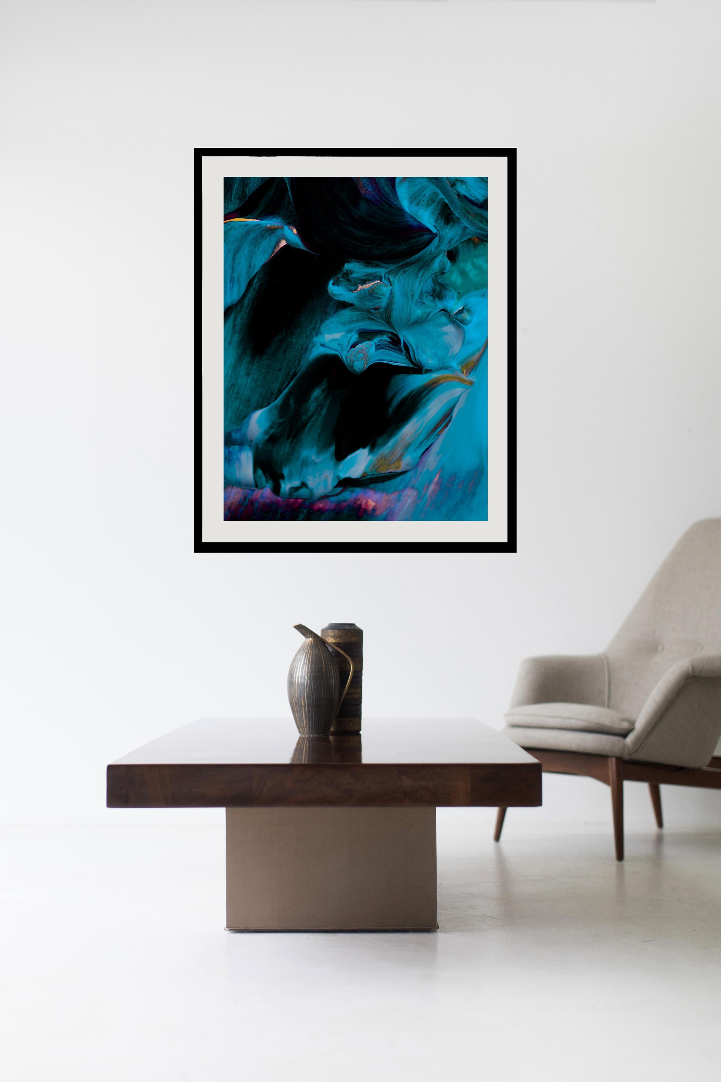 Blaue abstrakte Kunst, farbenfrohe abstrakte Fotografie, abstrakte Drucke – Mingle X (Abstrakt), Mixed Media Art, von Addison Jones