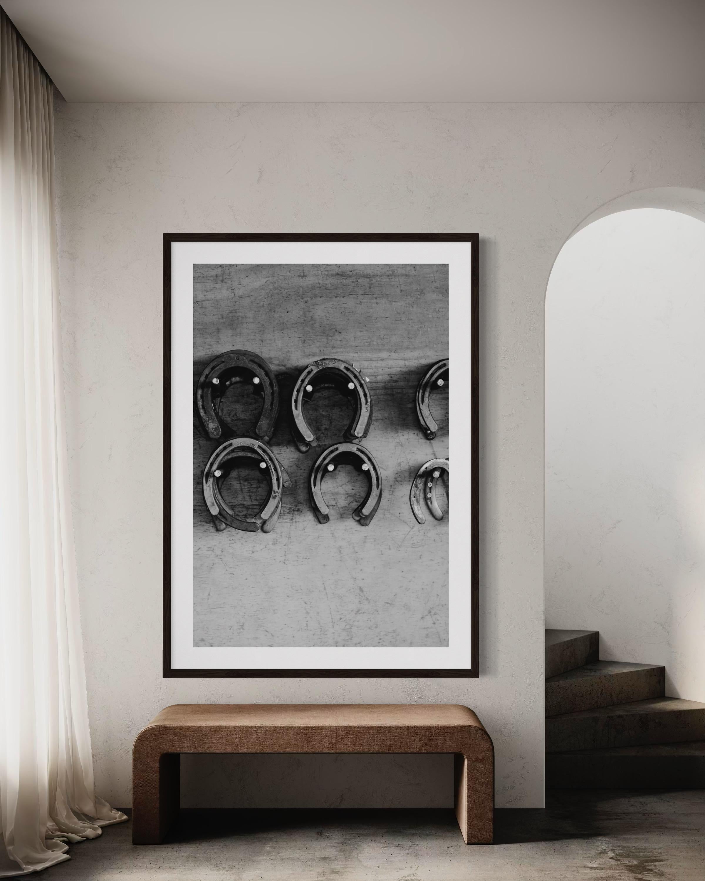 „Western Art Shoe Store“, Western Horse Photography, Schwarz-Weiß-Fotografie im Angebot 1