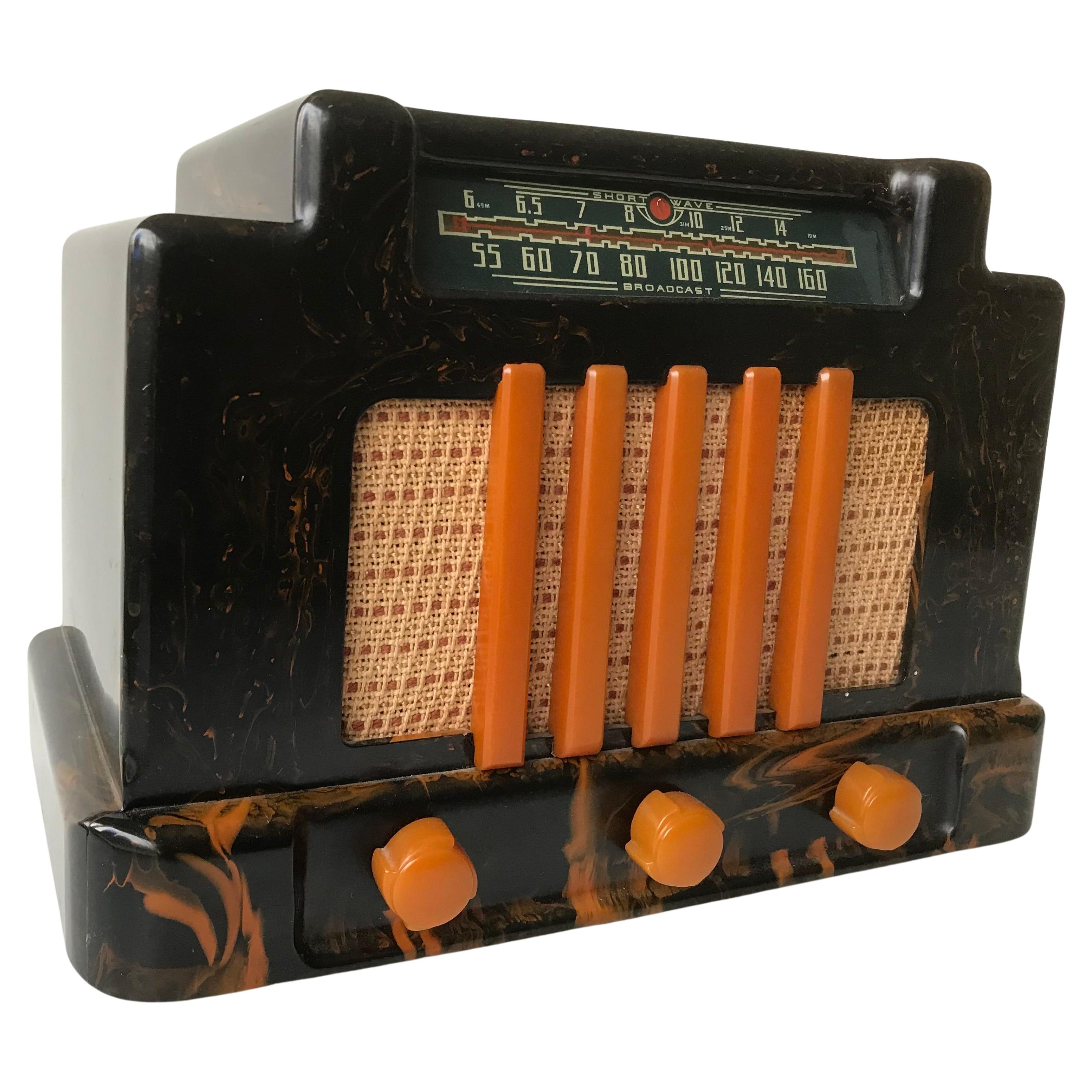 Addison Modell 5 Schwarzes und gelbes Catalin-Röhren Radio, 1940 im Angebot