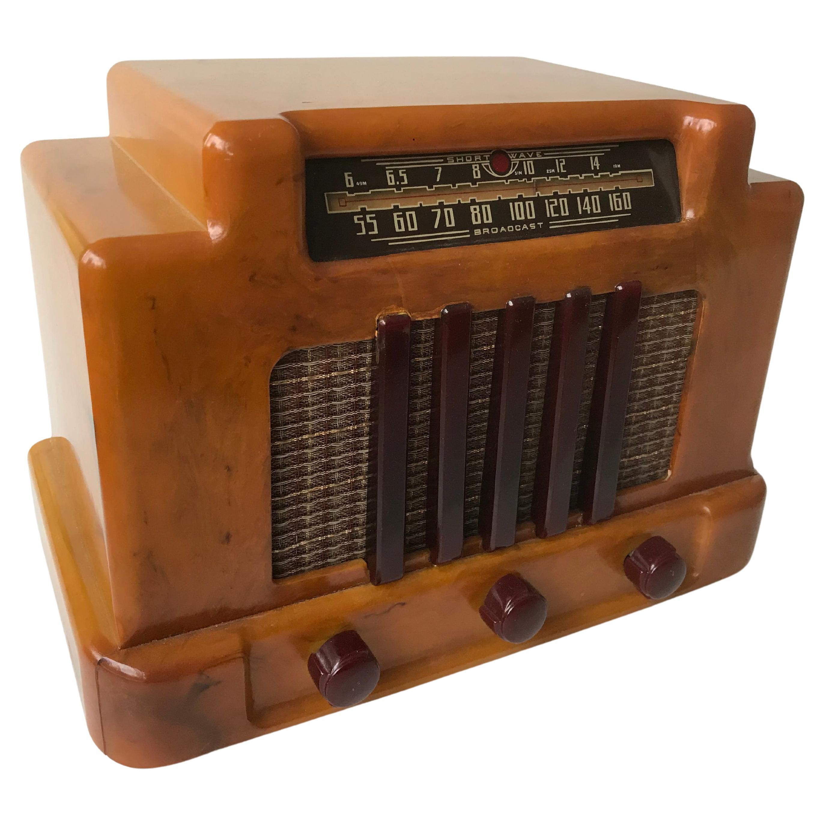 Addison Modell 5 Butterscotch und Maroon Catalin Tube Radio, 1940 im Angebot