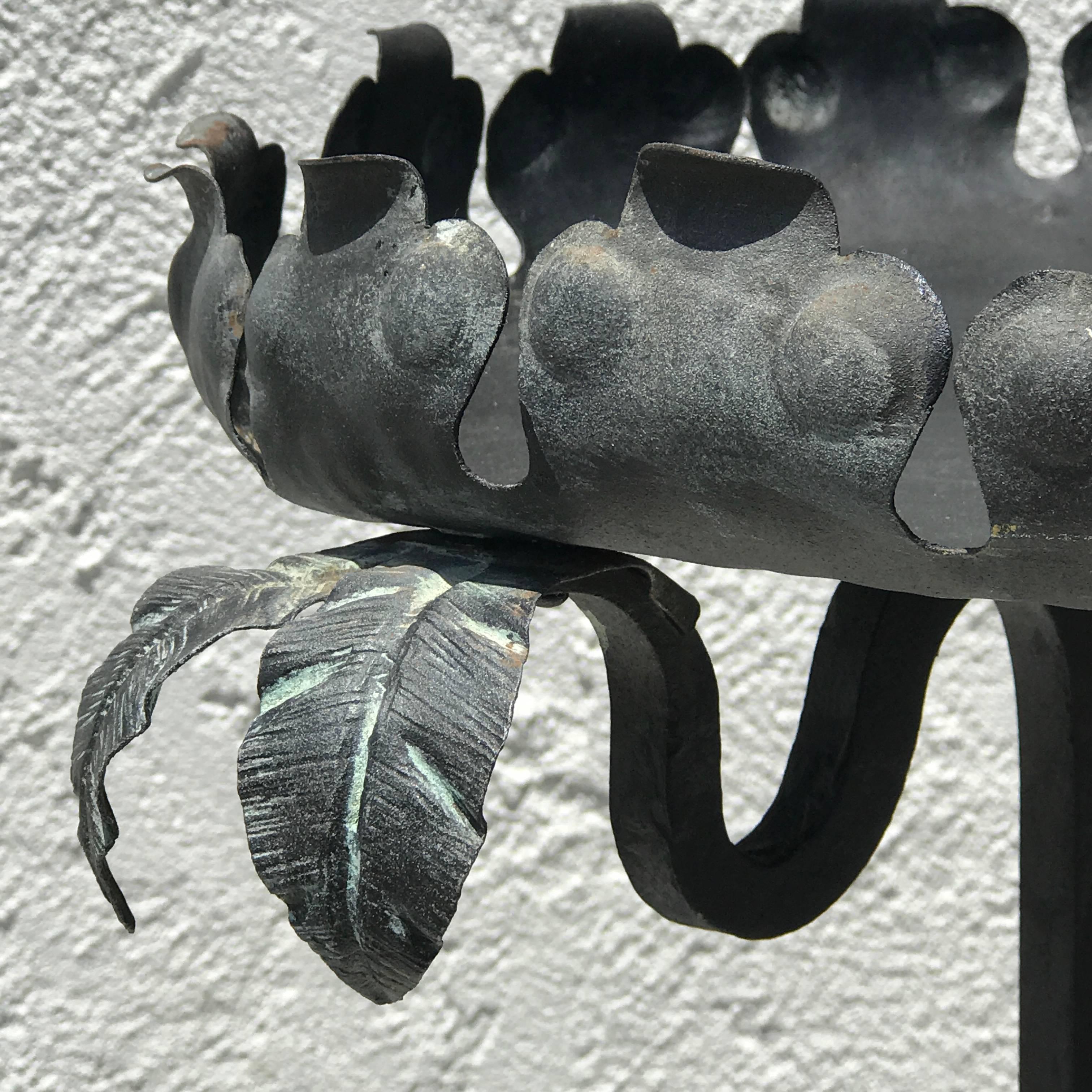 Addisson Mizner-Stil Bronze Palmette und Eisen Sockel im Angebot 3